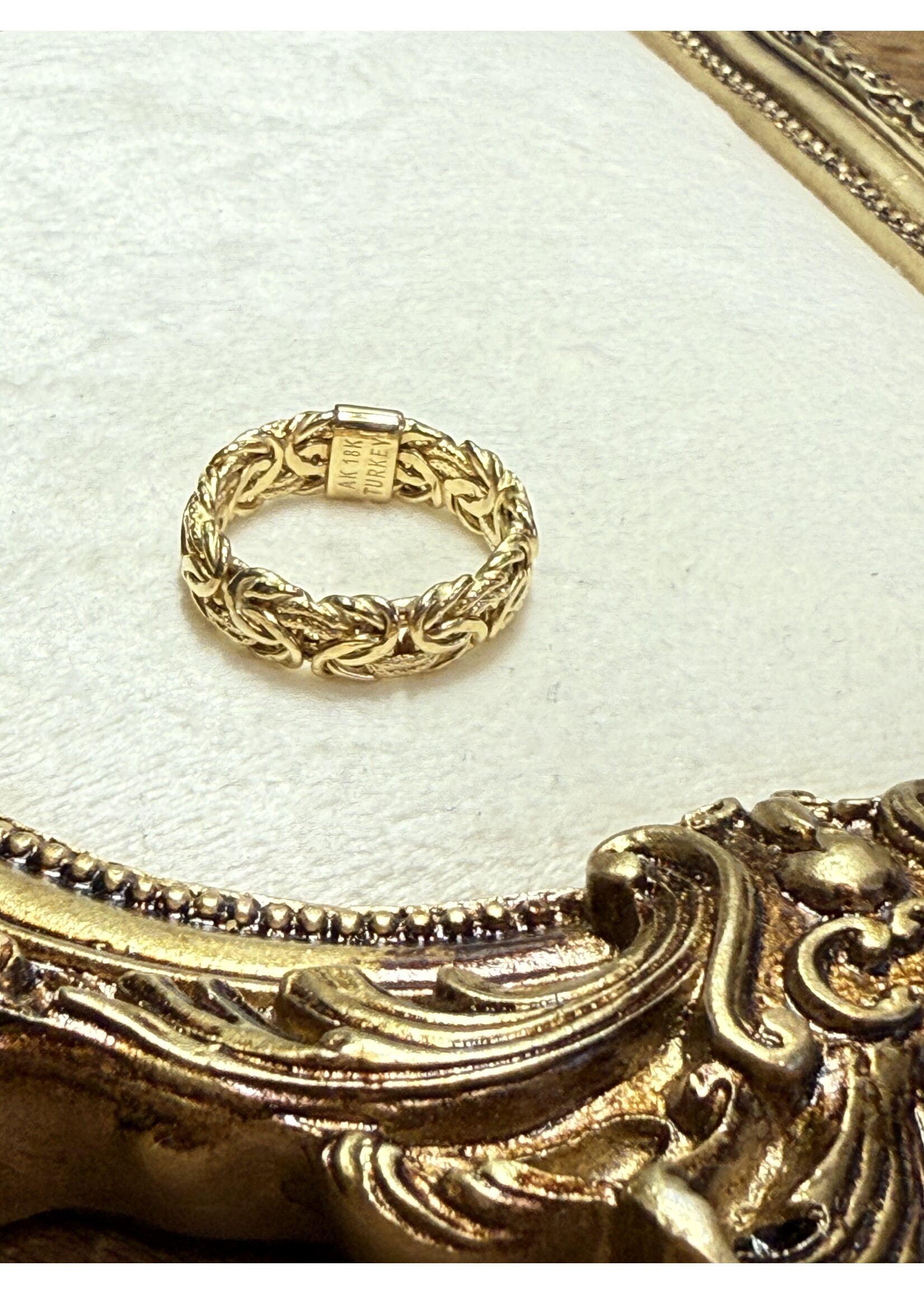 Vintage & Occasion Geelgouden  14 k ring koningsschakel -  maat 17.5