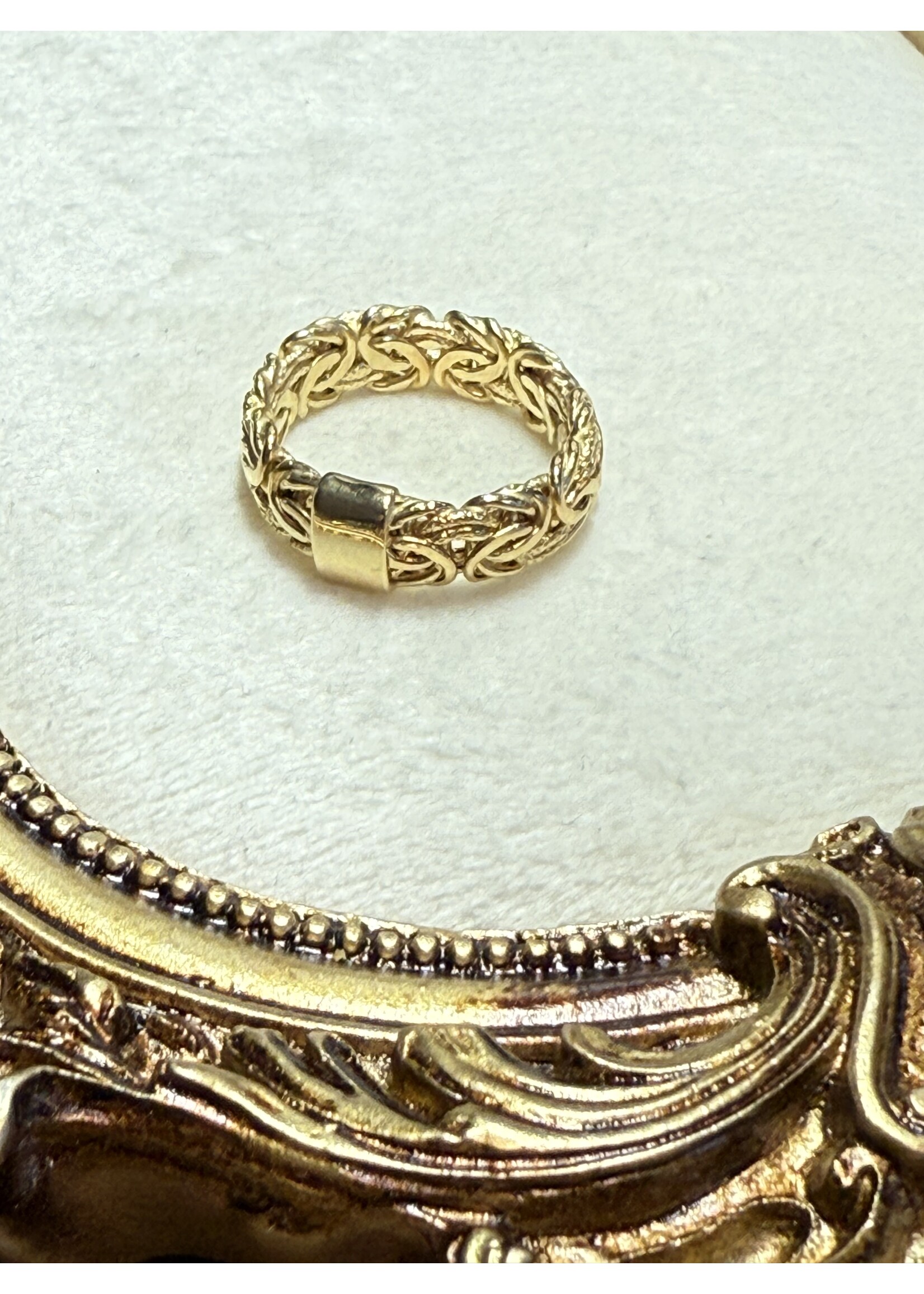 Vintage & Occasion Geelgouden  14 k ring koningsschakel -  maat 17.5