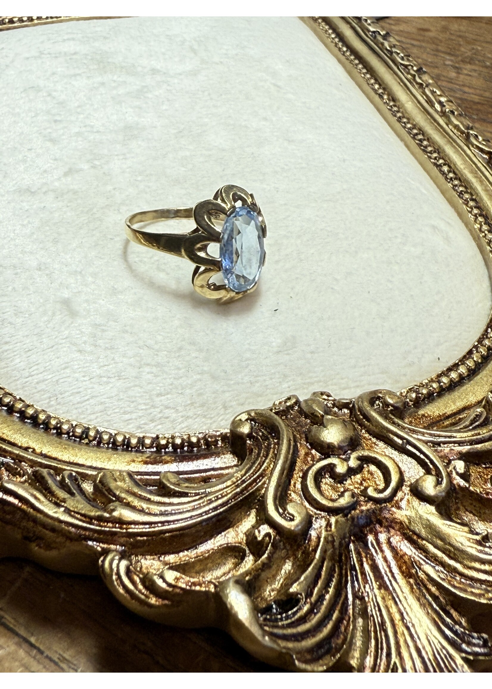 Vintage & Occasion Geelgouden  8 k (bwg) ring met blauwe steen - maat 18.5