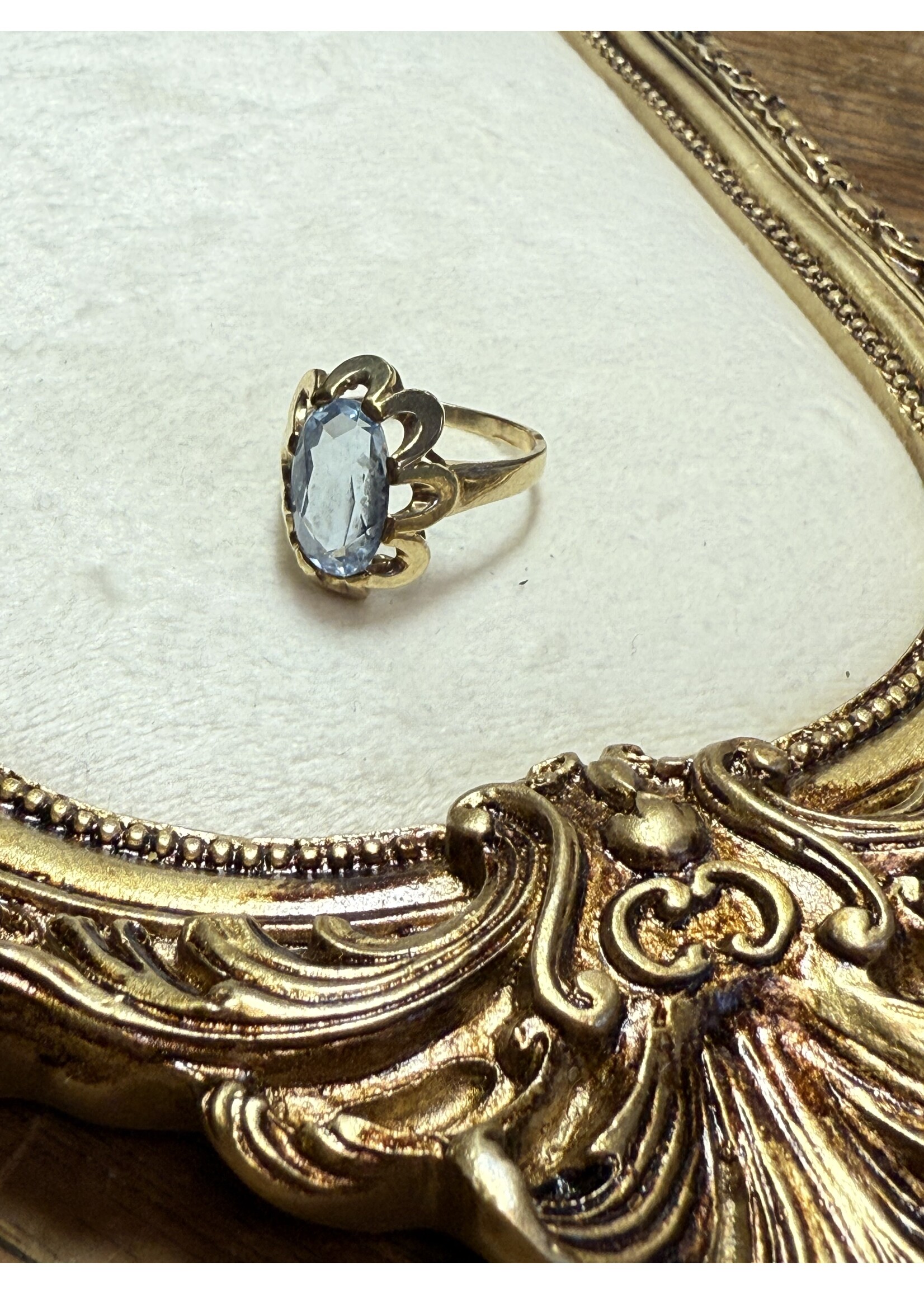 Vintage & Occasion Geelgouden  8 k (bwg) ring met blauwe steen - maat 18.5