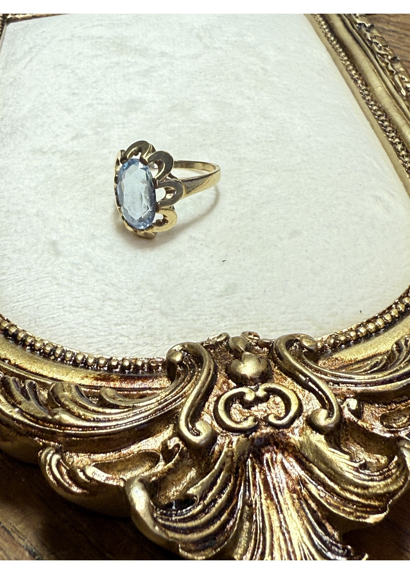 Vintage & Occasion Geelgouden  8 k (bwg) ring met blauwe steen - maat 18.5