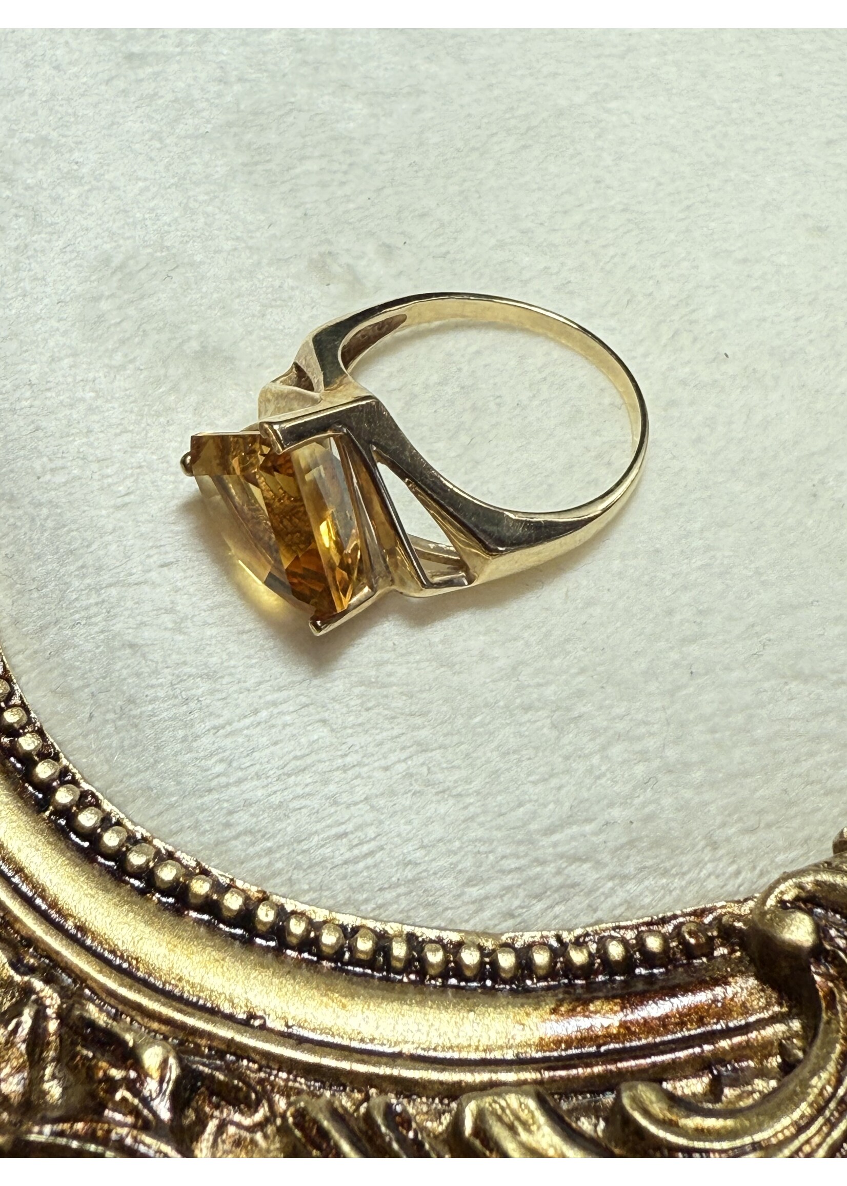 Vintage & Occasion Geelgouden  14k ring met citrien - maat 19