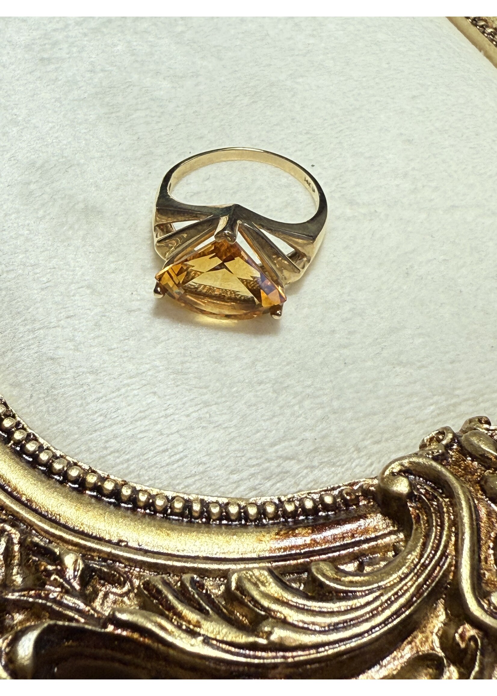 Vintage & Occasion Geelgouden  14k ring met citrien - maat 19
