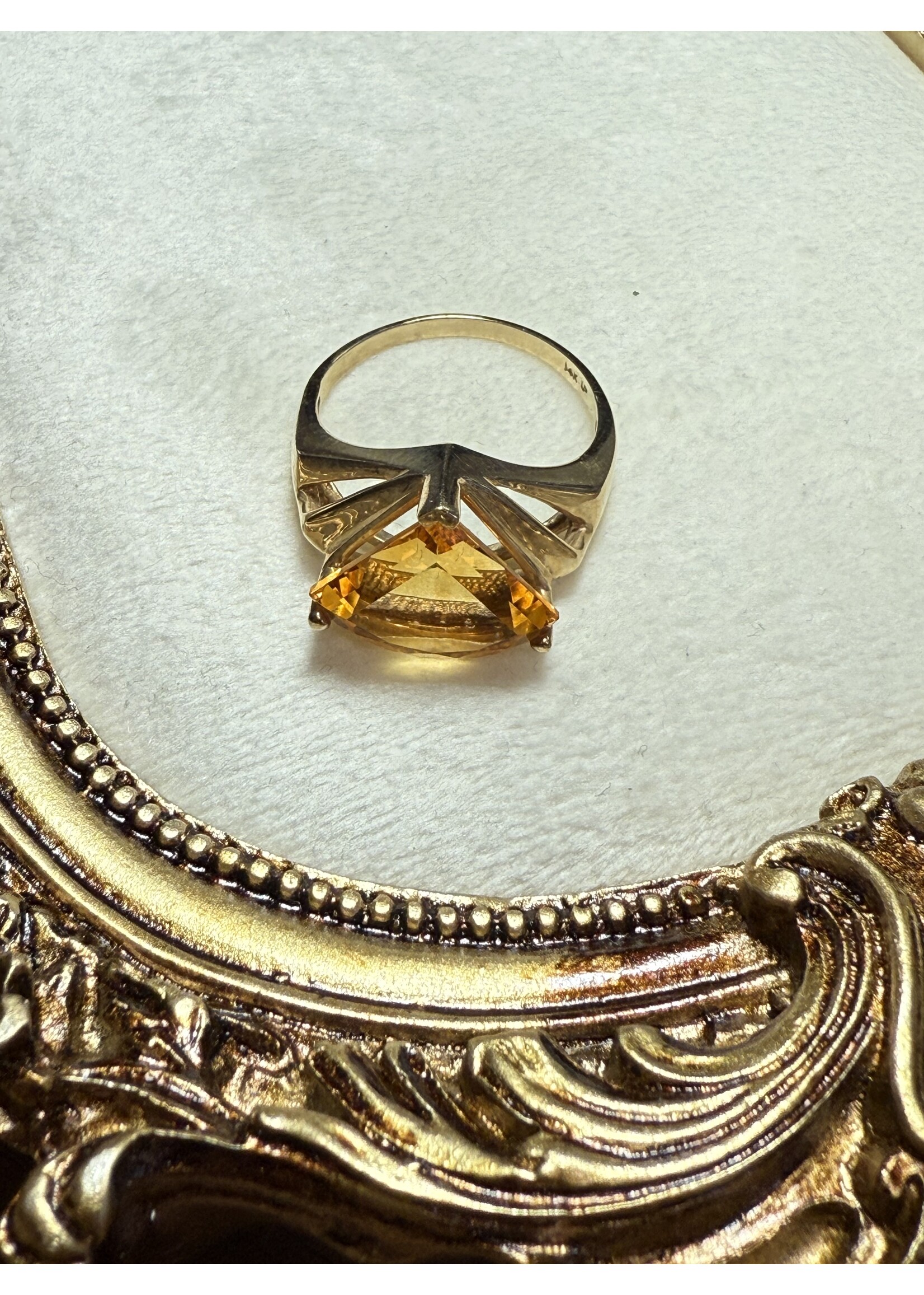 Vintage & Occasion Geelgouden  14k ring met citrien - maat 19