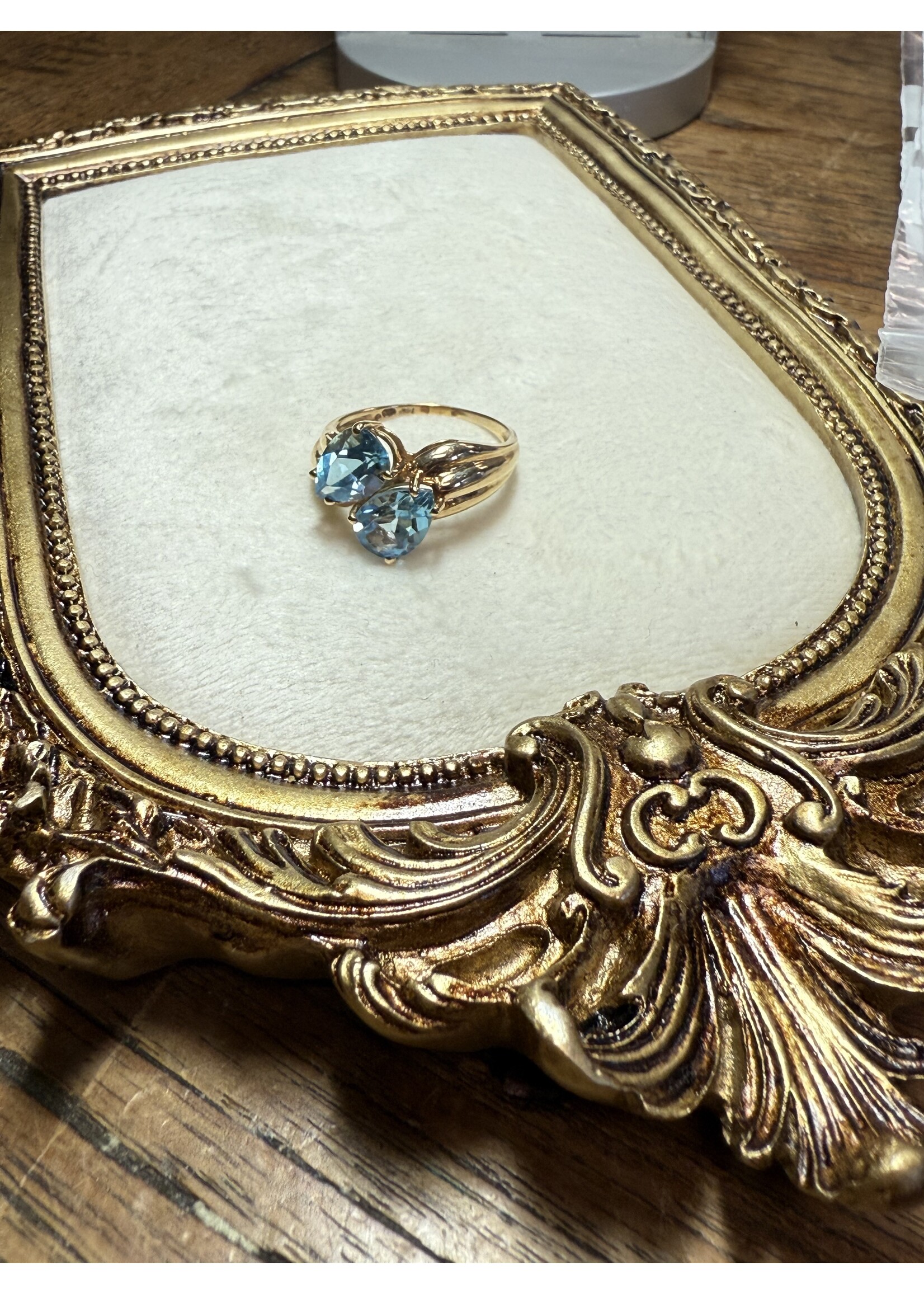 Vintage & Occasion Geelgouden  14 k ring met topaas - maat 19