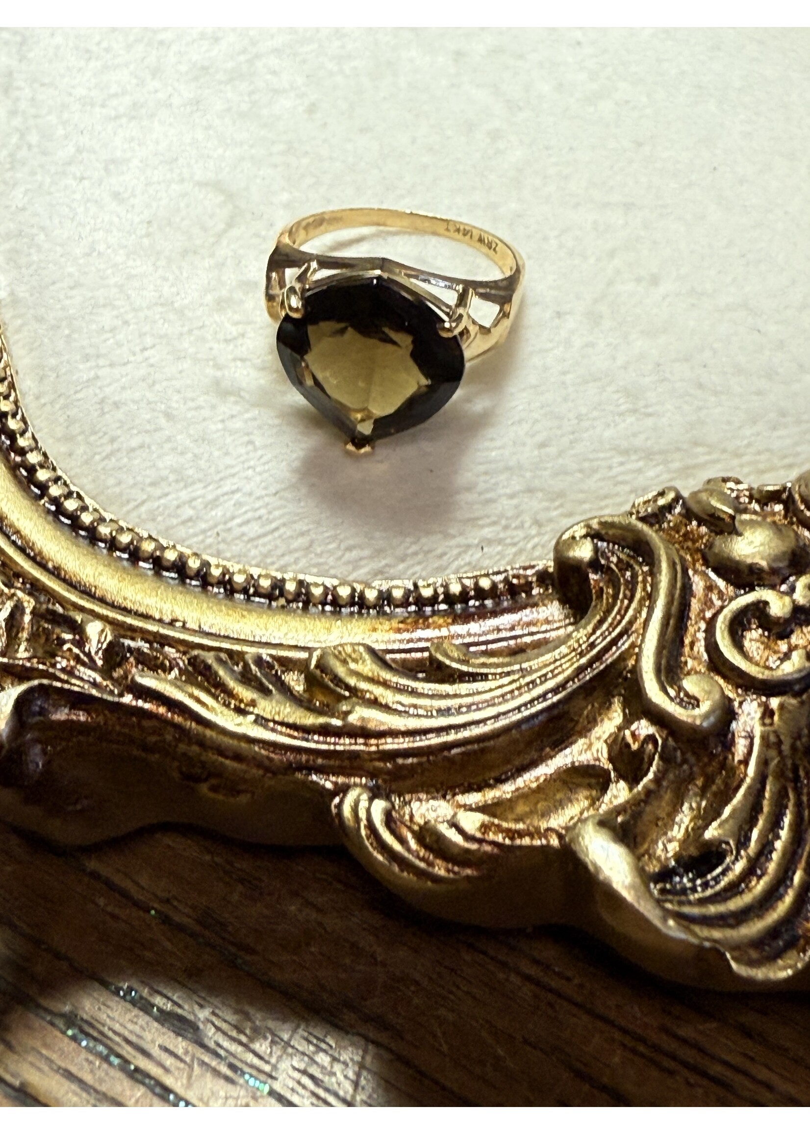 Vintage & Occasion Geelgouden 14 k ring met rookkwarts - maat 18.5