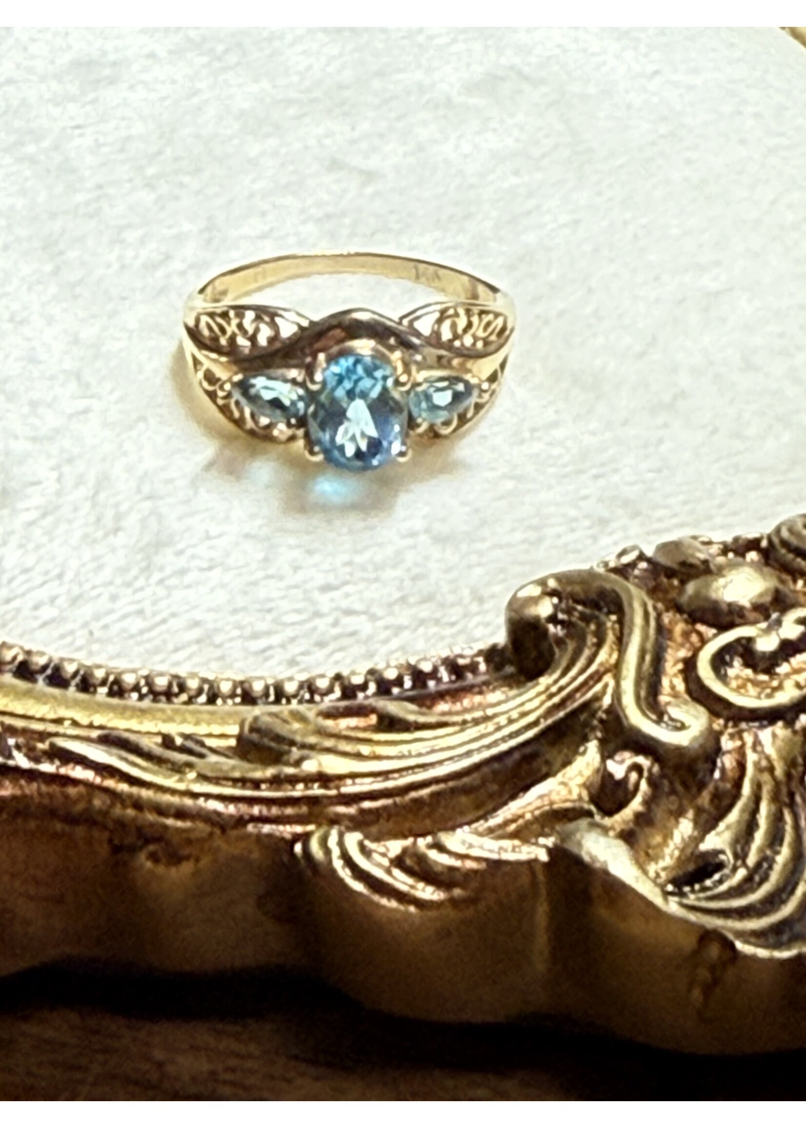 Vintage & Occasion Geelgouden 14k ring met blauwe topaas - maat 19