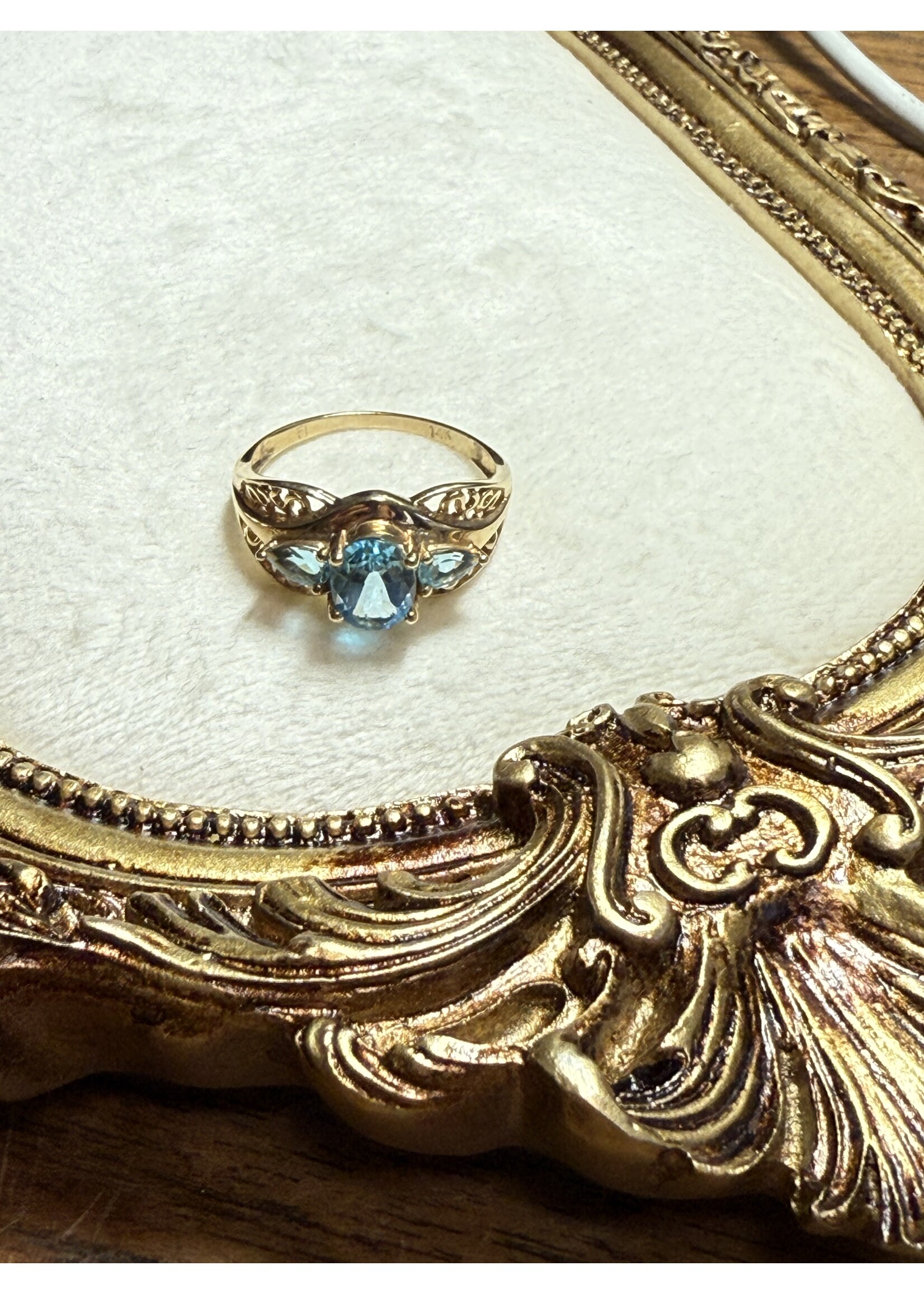 Vintage & Occasion Geelgouden 14k ring met blauwe topaas - maat 19