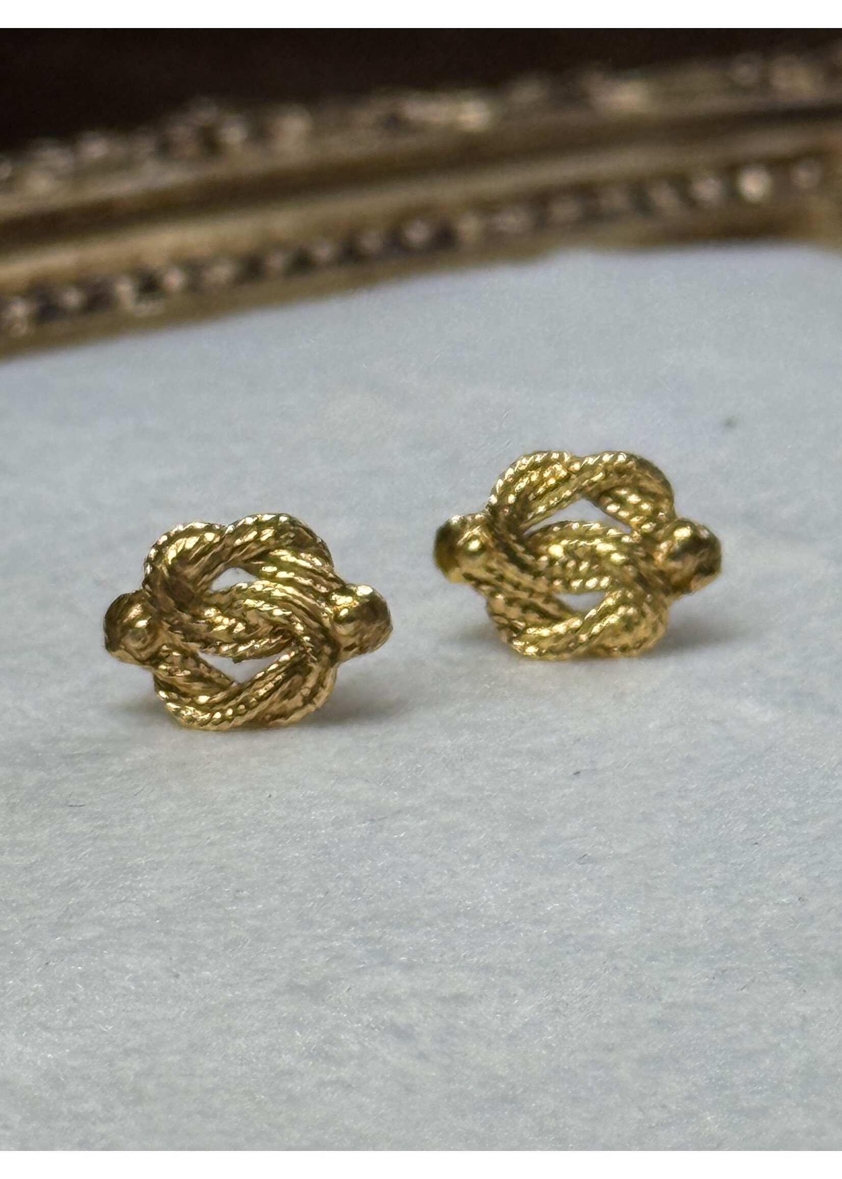 Vintage & Occasion Geelgouden 18k  mattenklopper oorknoppen