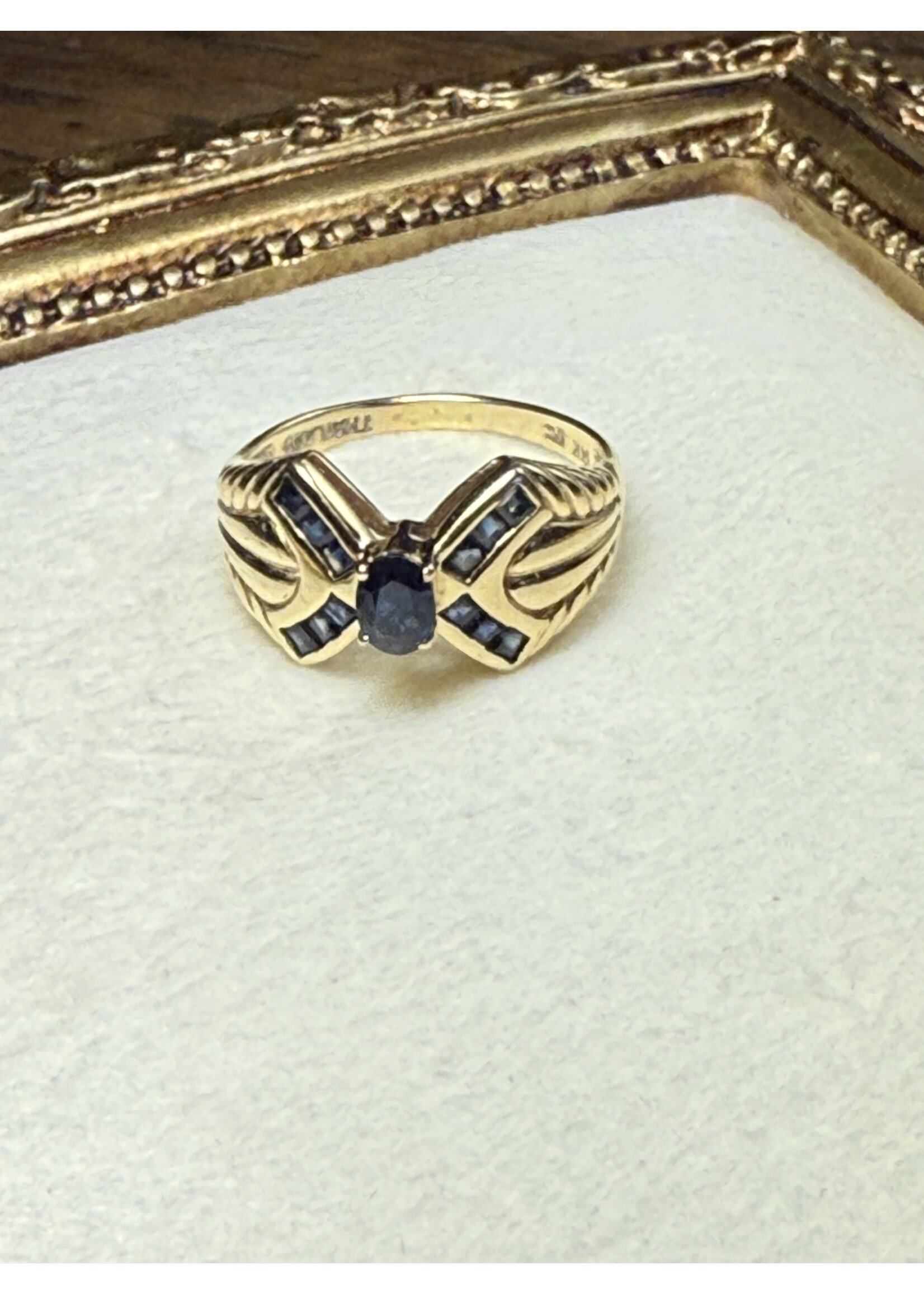 Vintage & Occasion Geelgouden ring met saffier - maat 19.5
