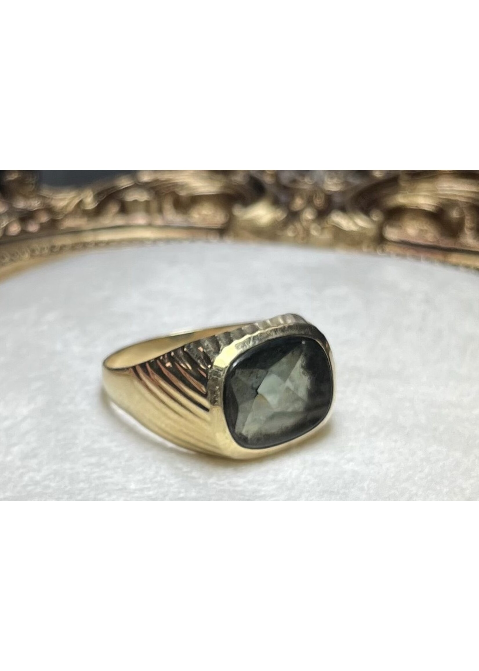 Vintage & Occasion Geelgouden 14 k zegelring met groene steen ovaal - maat 21