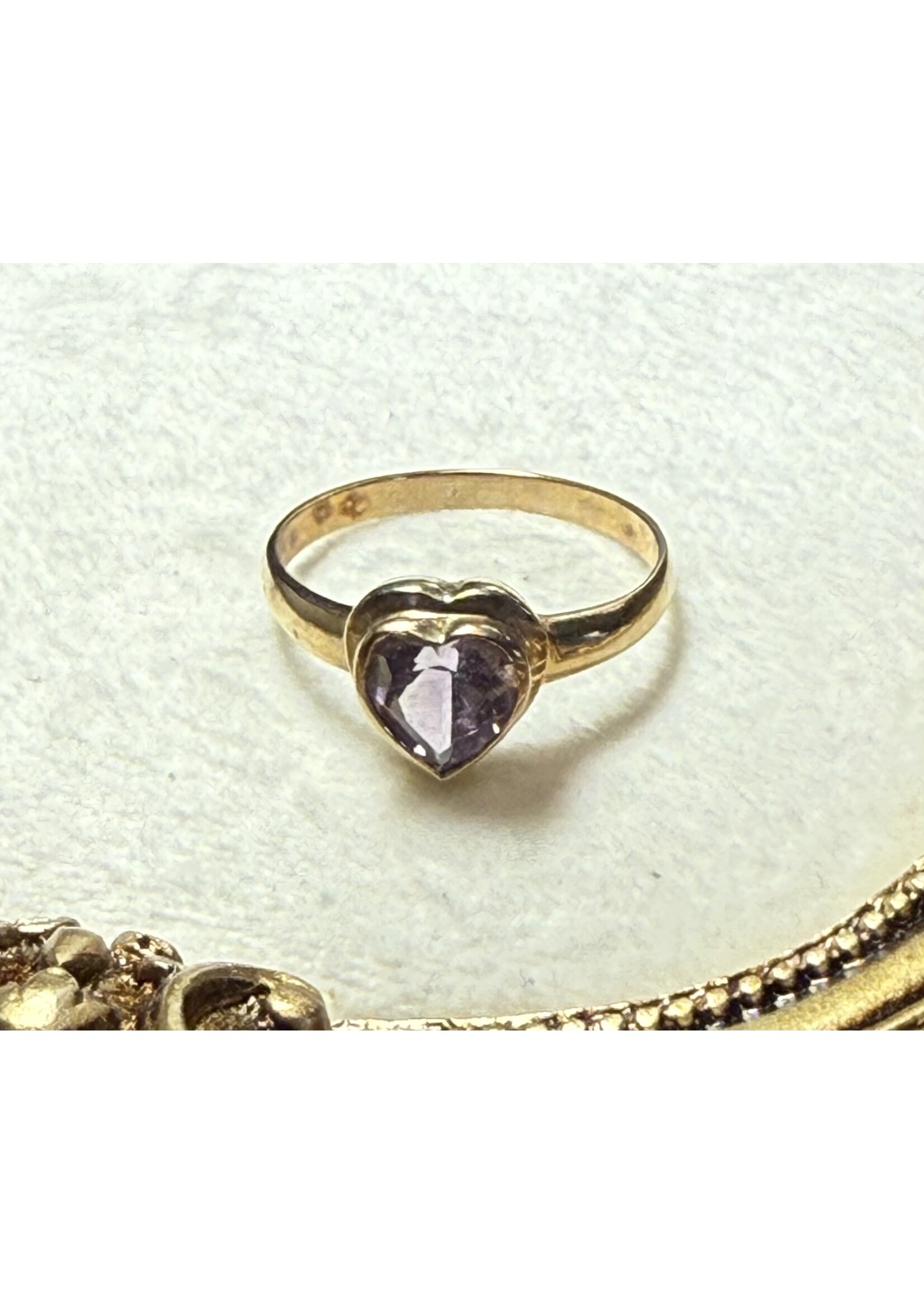 Vintage & Occasion Geelgouden ring met paarse edelsteen - maat 21
