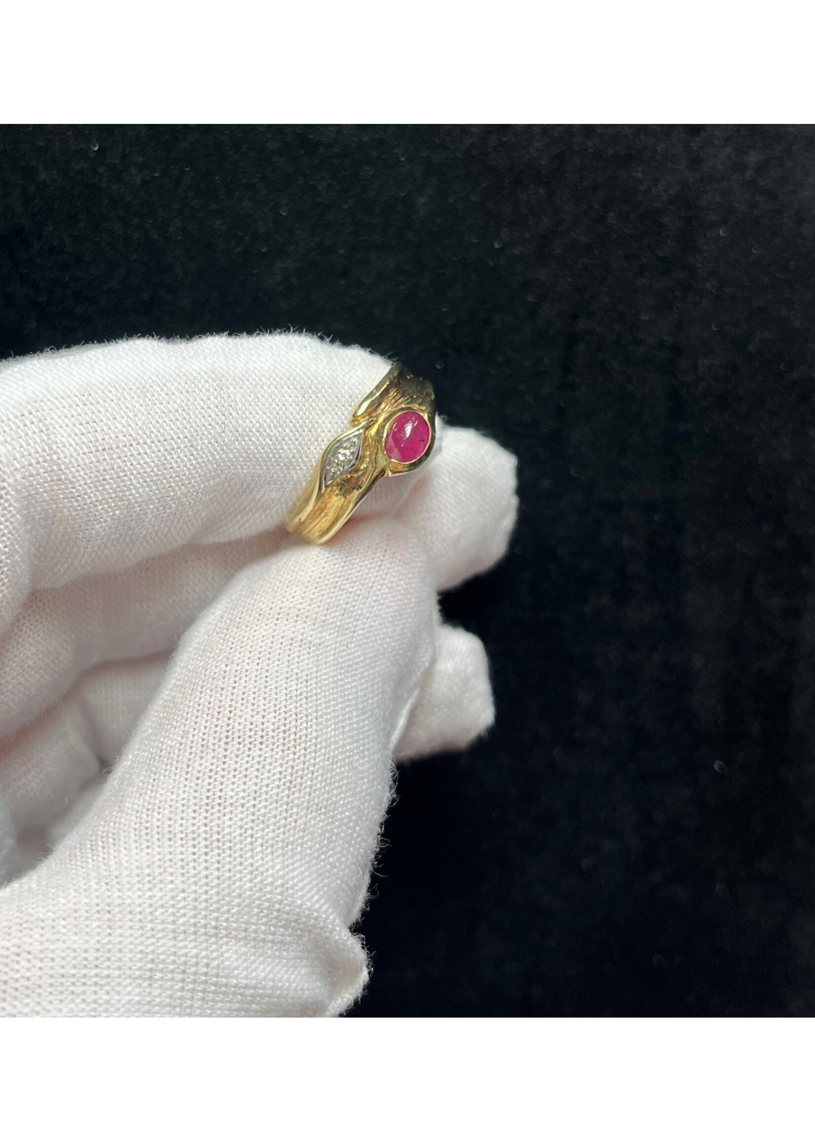 Vintage & Occasion Geelgouden 14k  ring met robijn en briljant  - maat 17