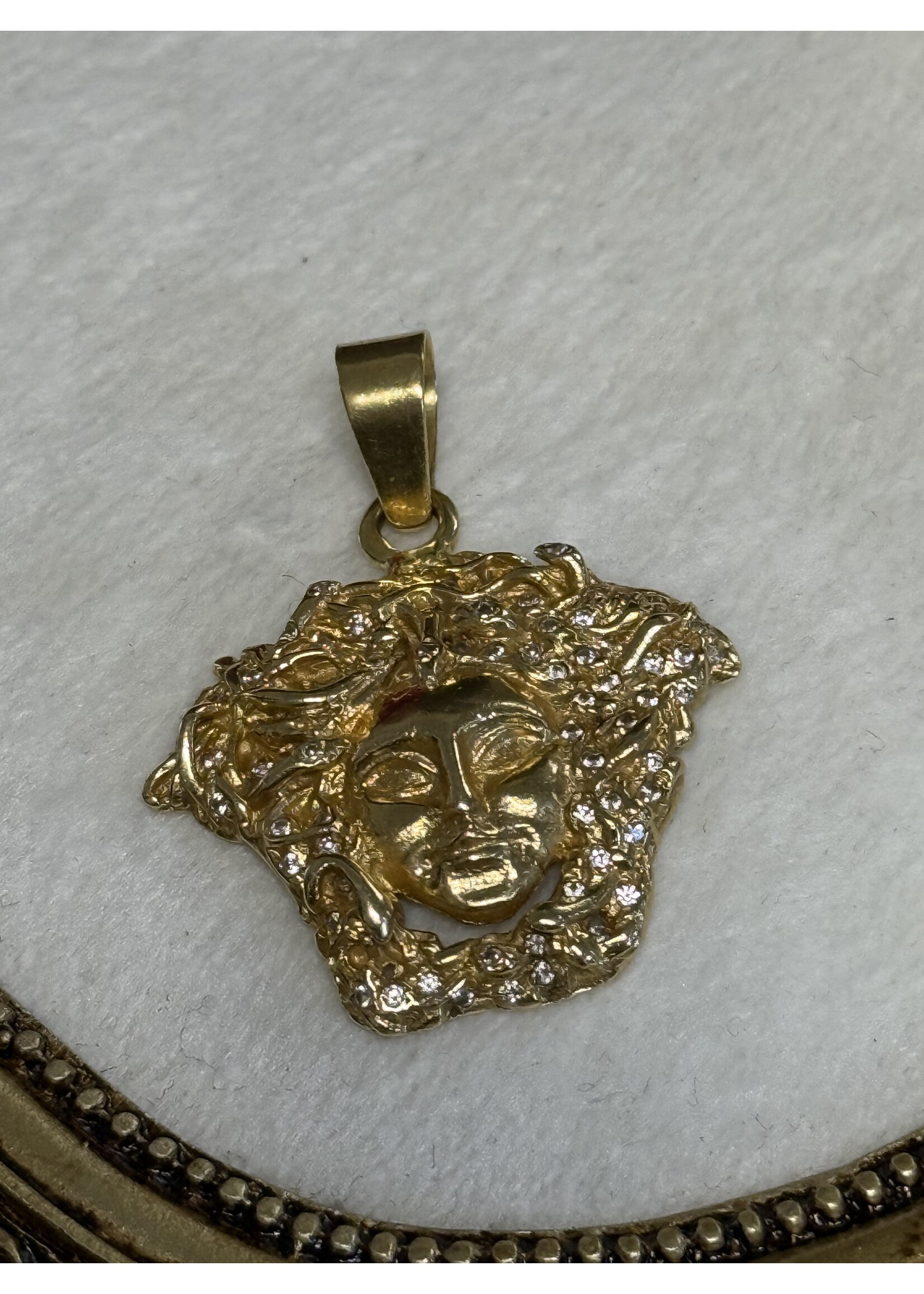 Vintage & Occasion Geelgouden medusa hanger 18k met zirkonia