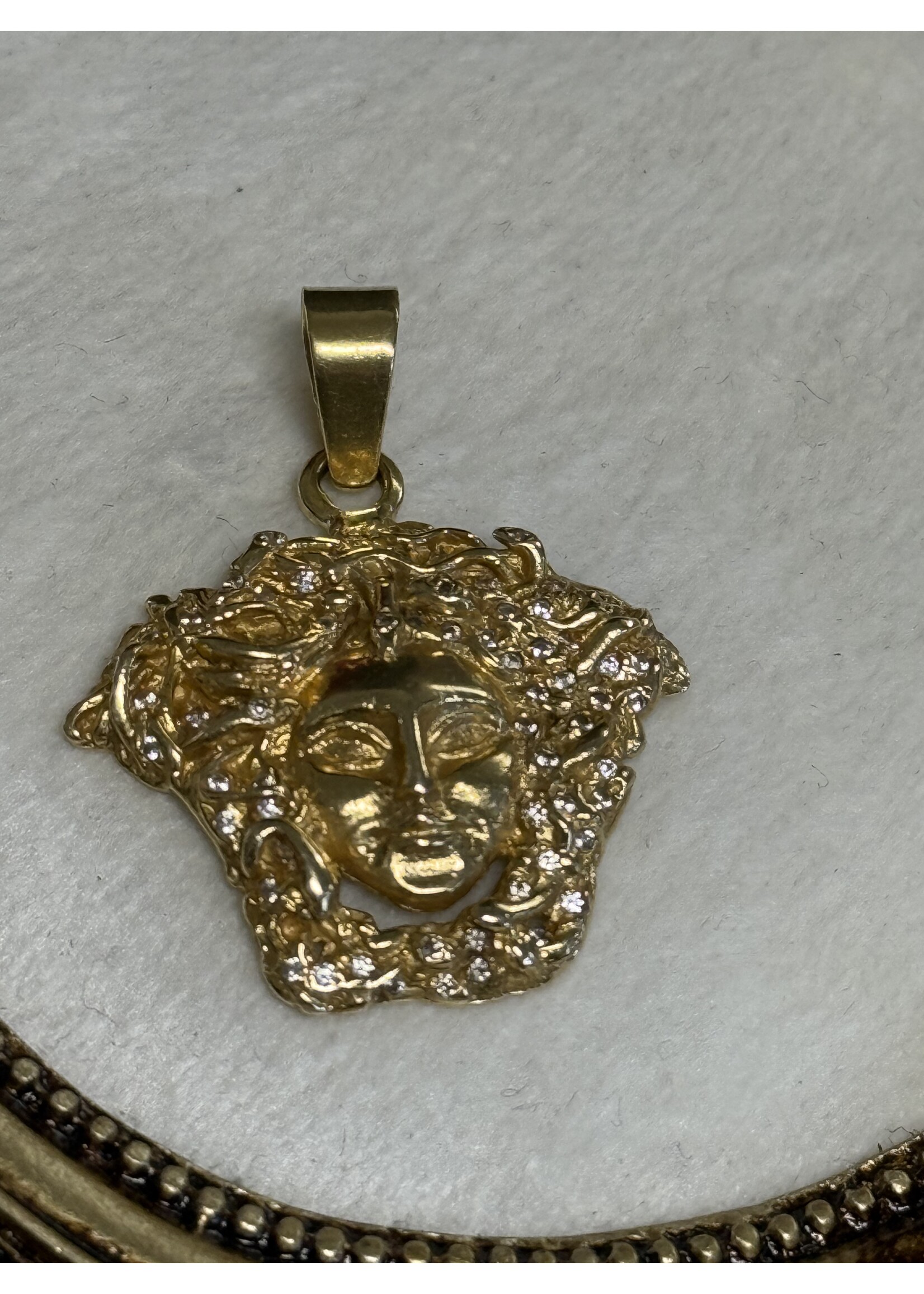 Vintage & Occasion Geelgouden medusa hanger 18k met zirkonia