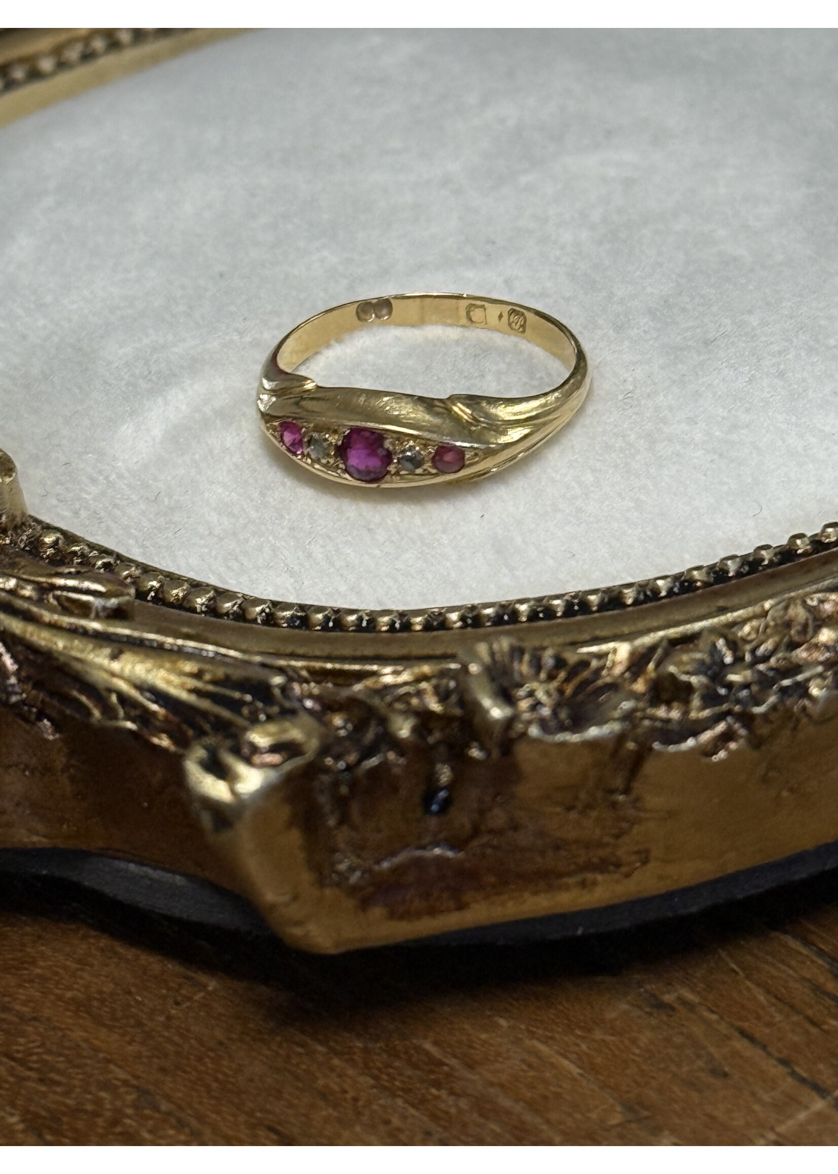 Vintage & Occasion Geelgouden ring 18k met robijn  - maat 17