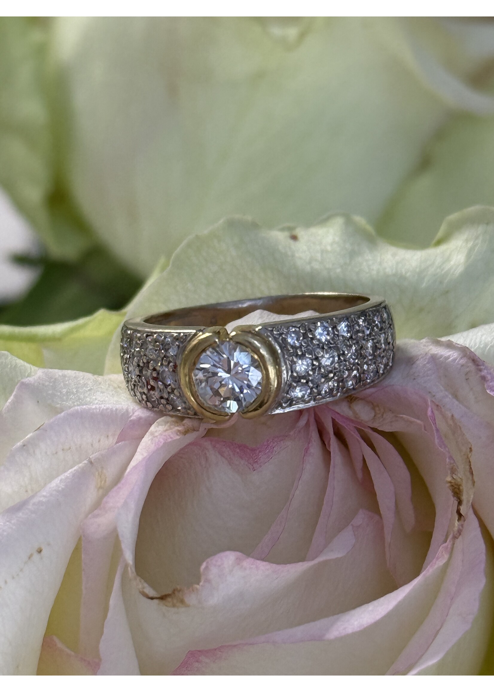 Vintage & Occasion Geelgouden ring met briljant geslepen diamant  ongeveer 1.20 ct - maat 18