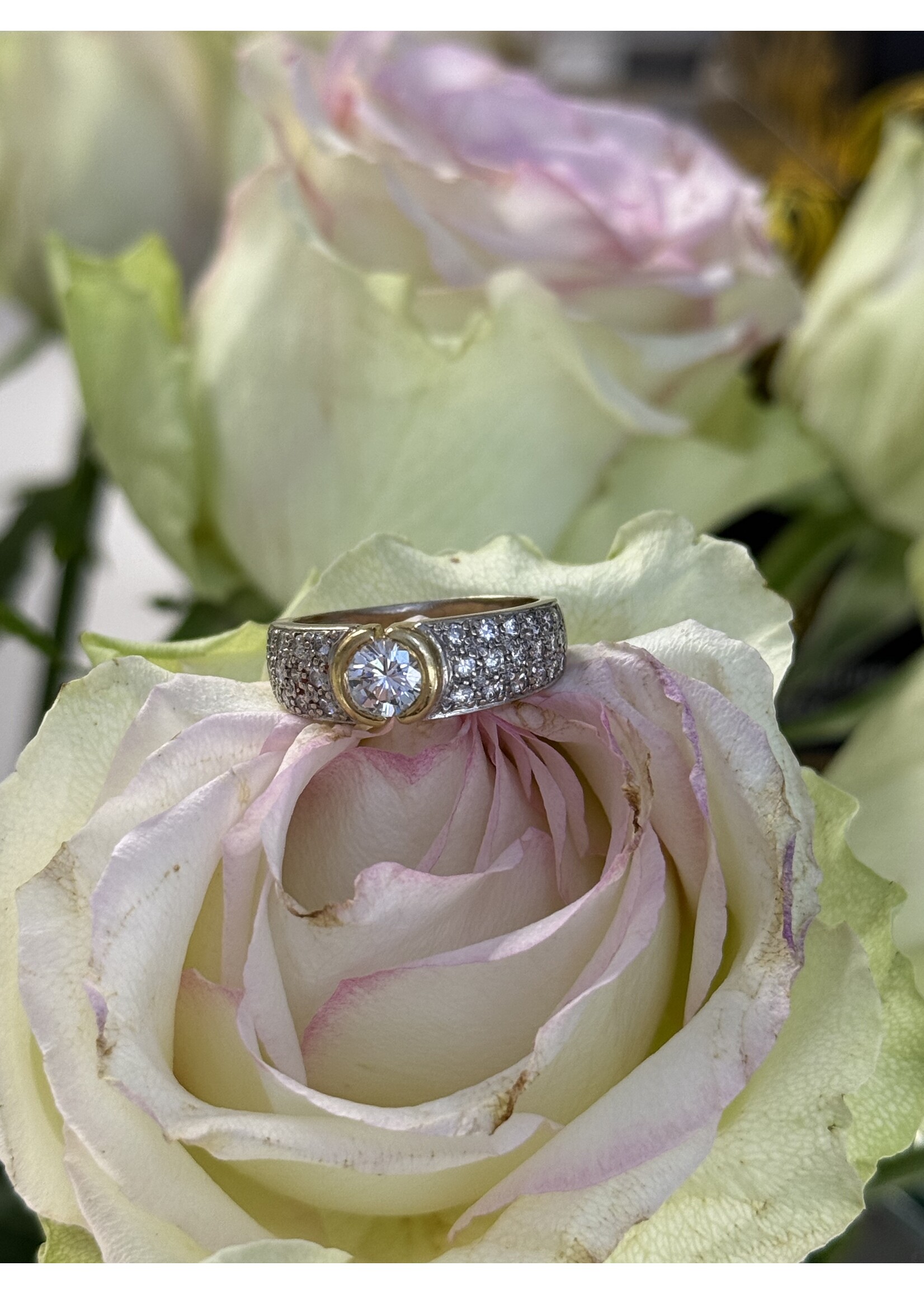 Vintage & Occasion Geelgouden ring met briljant geslepen diamant  ongeveer 1.20 ct - maat 18