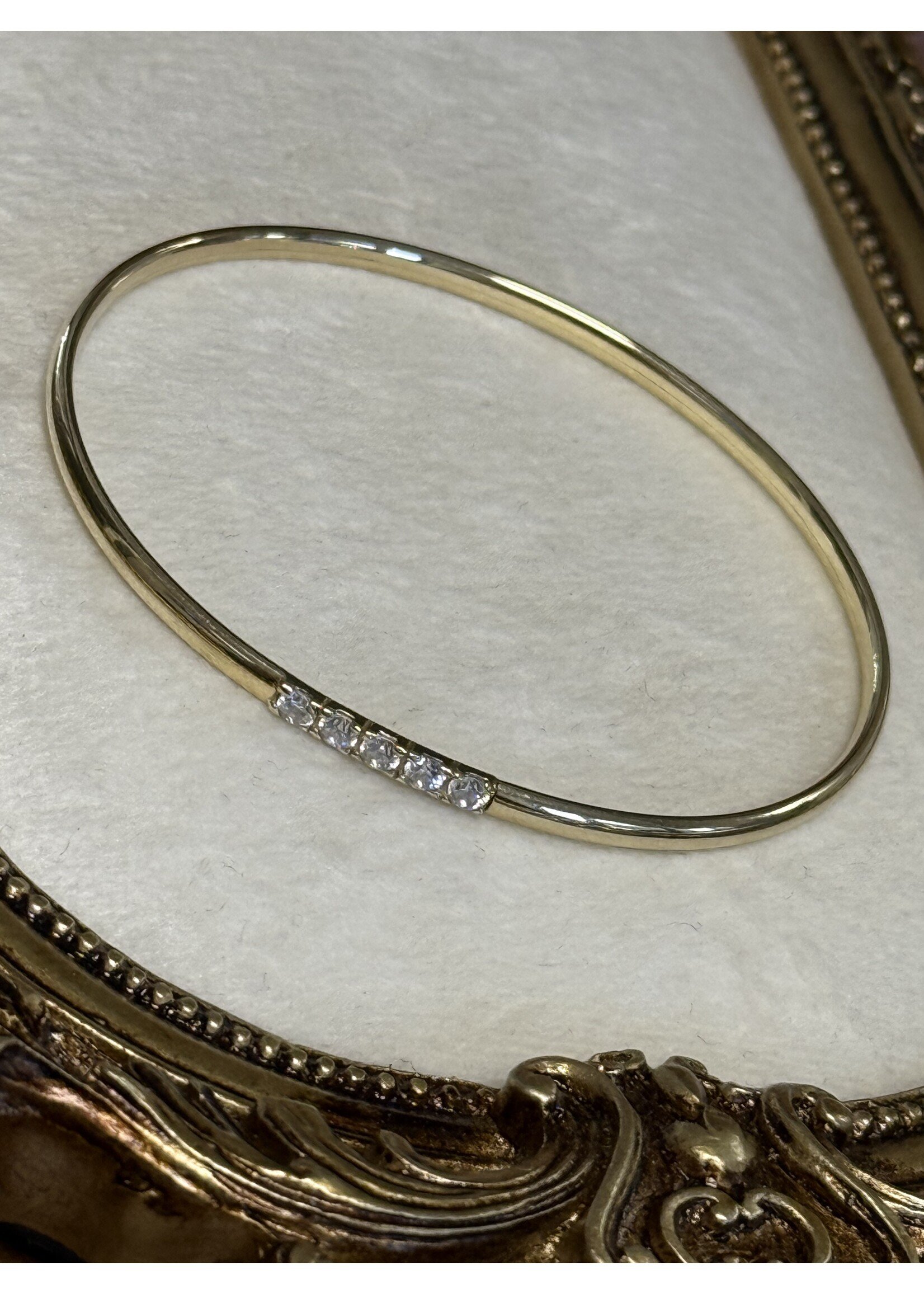 Vintage & Occasion Geelgouden 14k bangle met zirkonia briljant geslepen.