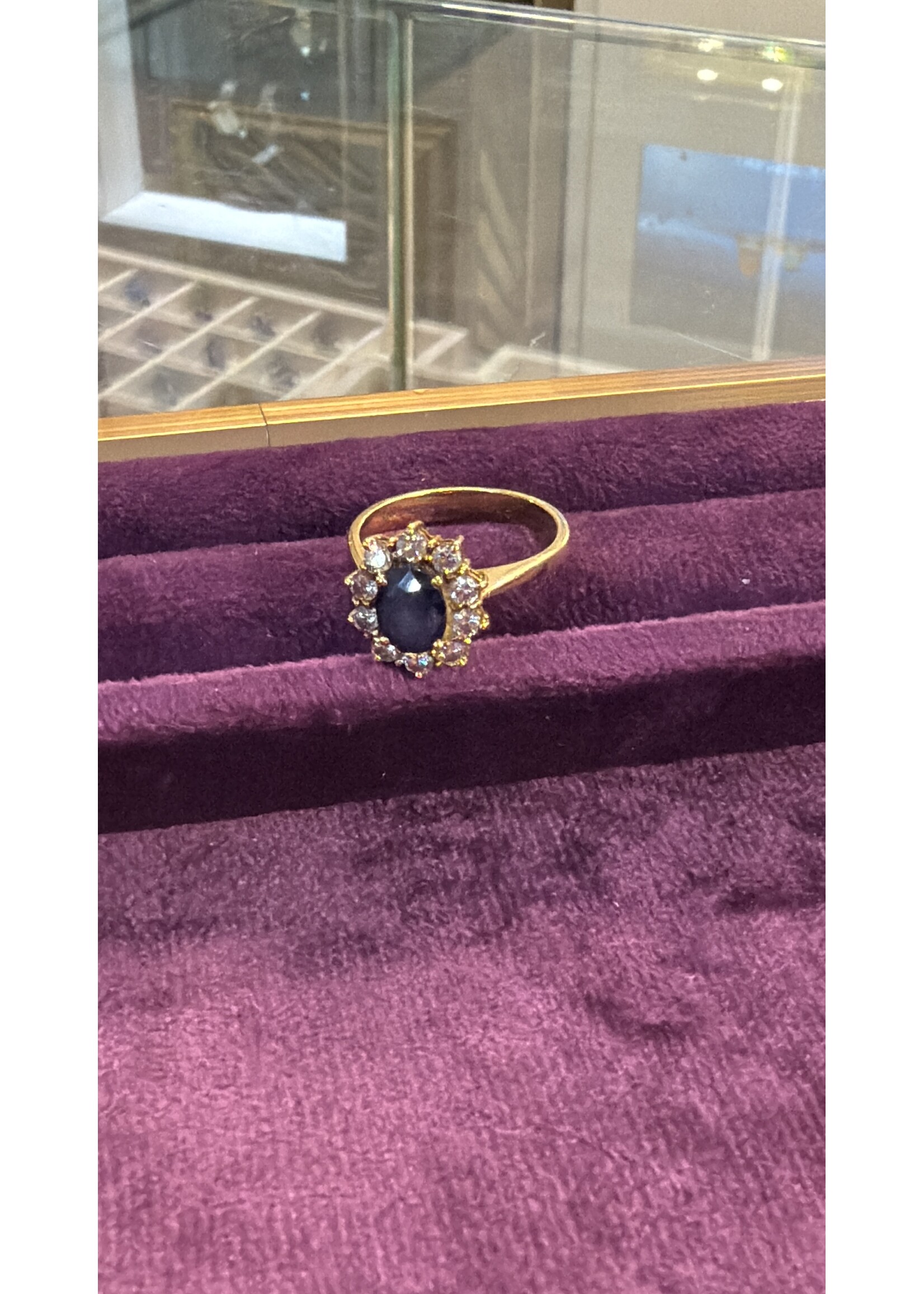 Vintage & Occasion Geelgouden ring met saffier en briljant