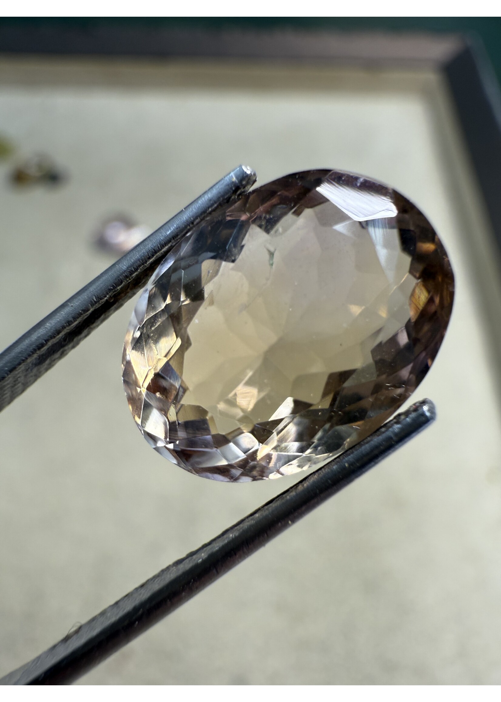 Roesora Ametrine Edelsteen 6.97 ct – Oval Cut – Natuurlijke Edelsteen uit Bolivia