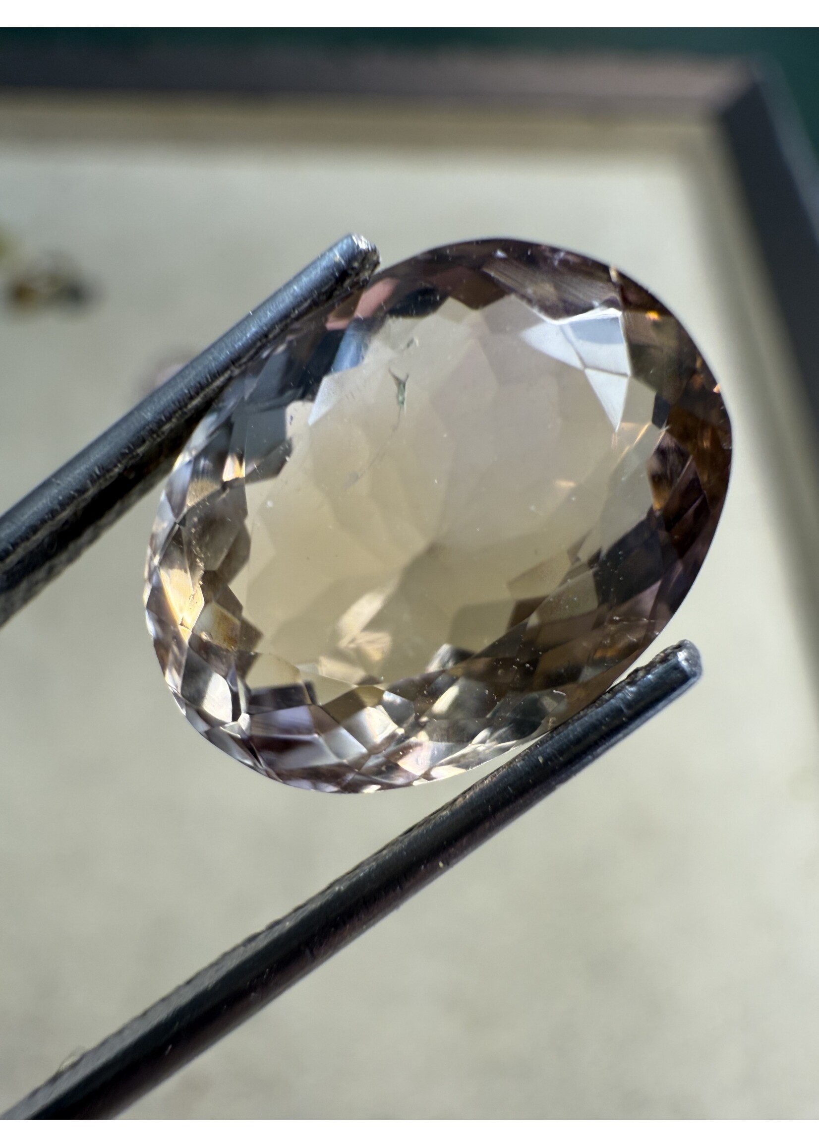 Roesora Ametrine Edelsteen 6.97 ct – Oval Cut – Natuurlijke Edelsteen uit Bolivia