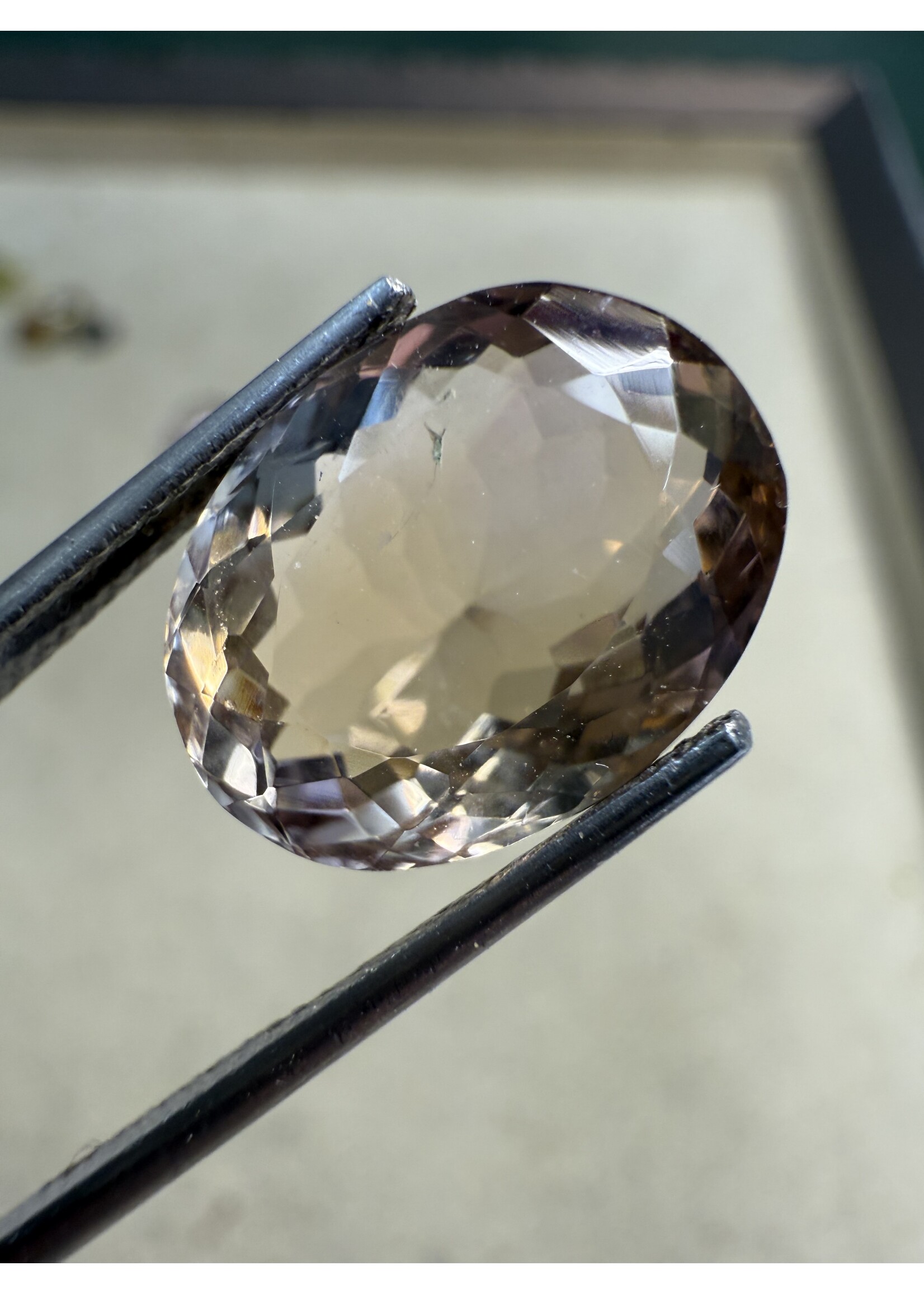 Roesora Ametrine Edelsteen 6.97 ct – Oval Cut – Natuurlijke Edelsteen uit Bolivia