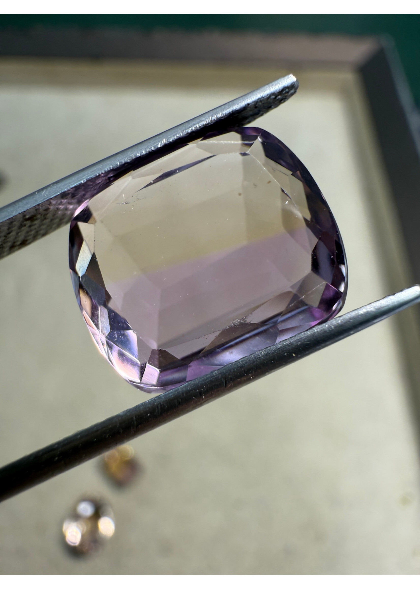 Roesora Ametrine Edelsteen 10.89 ct – Rectangle Cut – Natuurlijke Edelsteen uit Bolivia