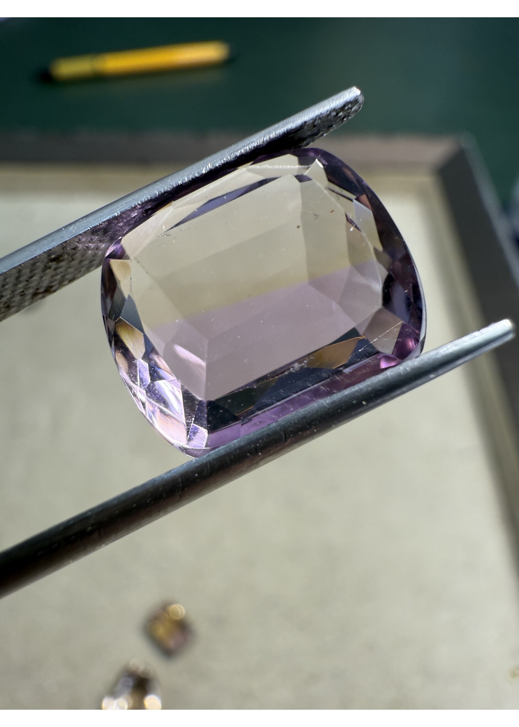 Roesora Ametrine Edelsteen 10.89 ct – Rectangle Cut – Natuurlijke Edelsteen uit Bolivia
