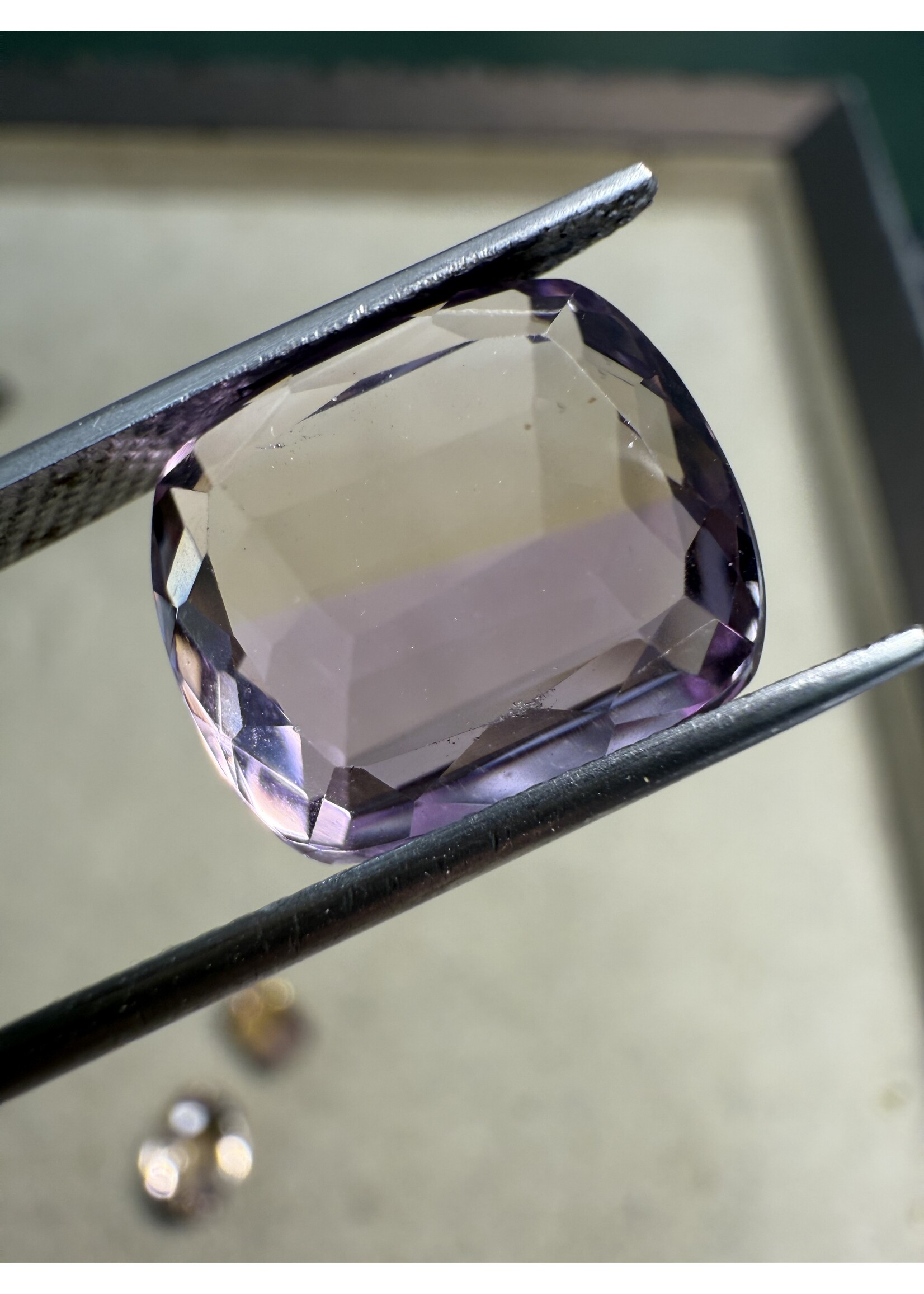 Roesora Ametrine Edelsteen 10.89 ct – Rectangle Cut – Natuurlijke Edelsteen uit Bolivia