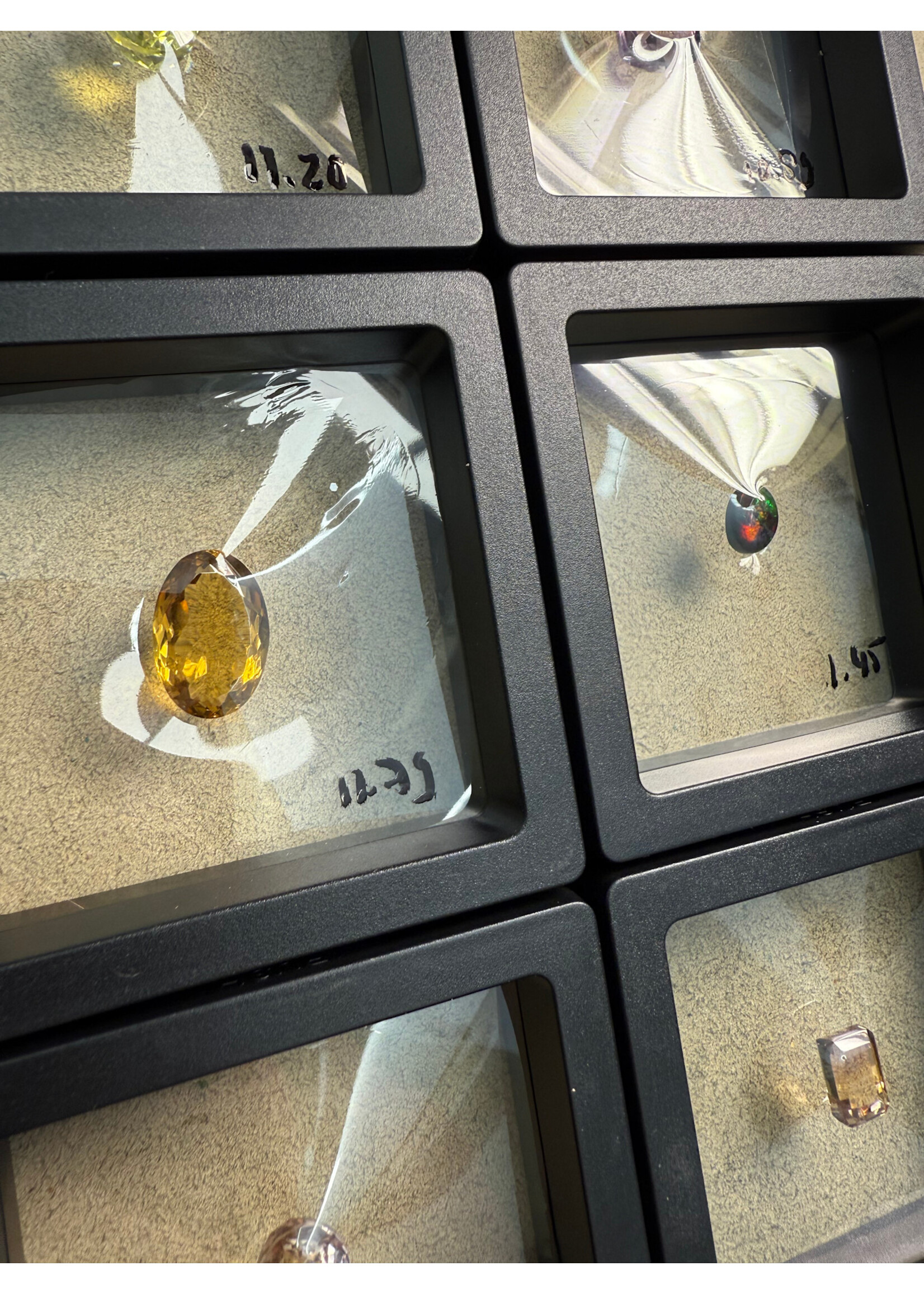 Roesora Citrien Edelsteen 11.79 ct – Oval Cut – Natuurlijke Gele Edelsteen