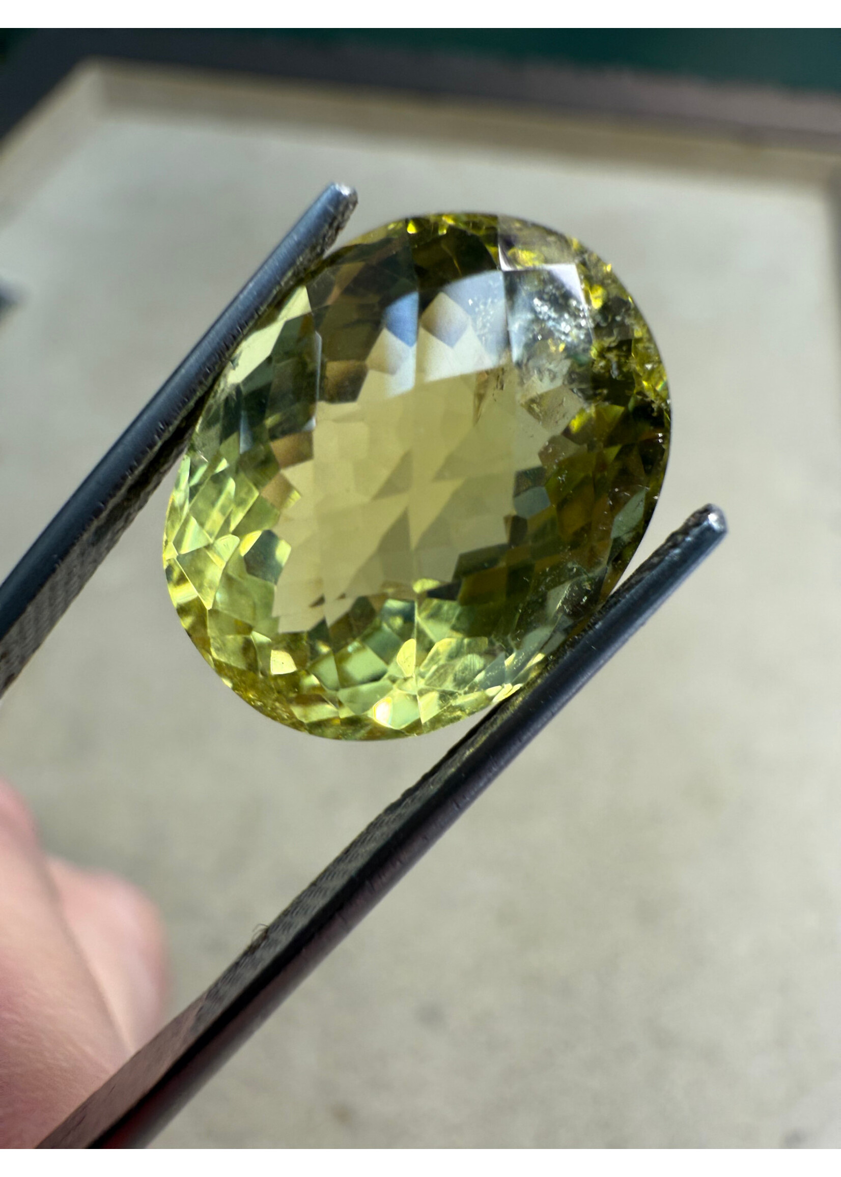 Roesora Citrien Edelsteen 11.20 ct – Oval Cut – Natuurlijke Gele Edelsteen