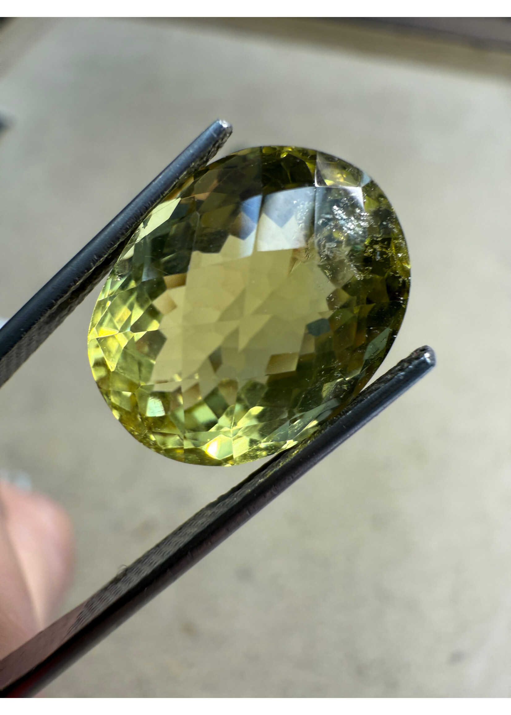 Roesora Citrien Edelsteen 11.20 ct – Oval Cut – Natuurlijke Gele Edelsteen