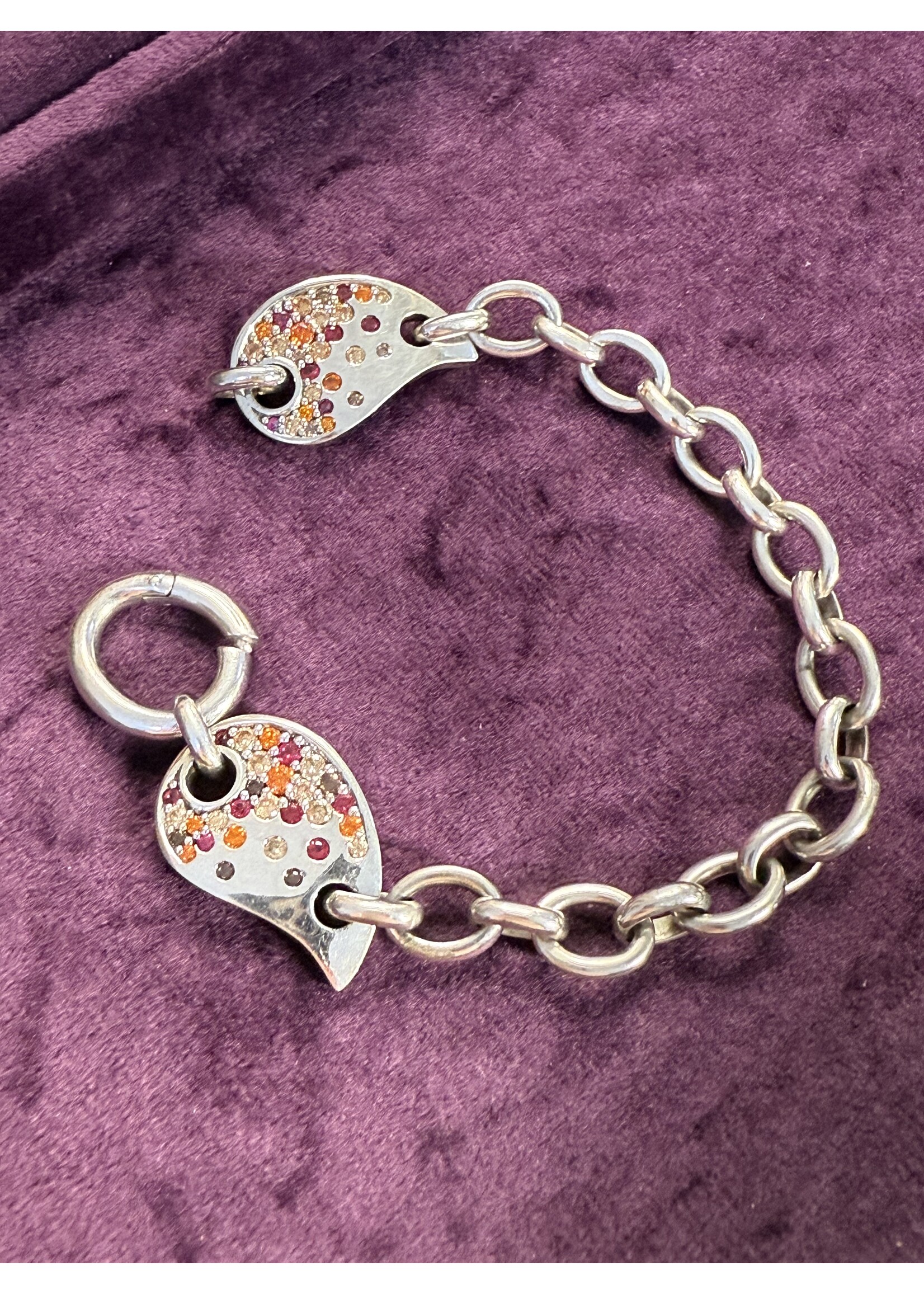 Vintage & Occasion Zilveren occasion. armband met oranje rode accenten - 20 cm