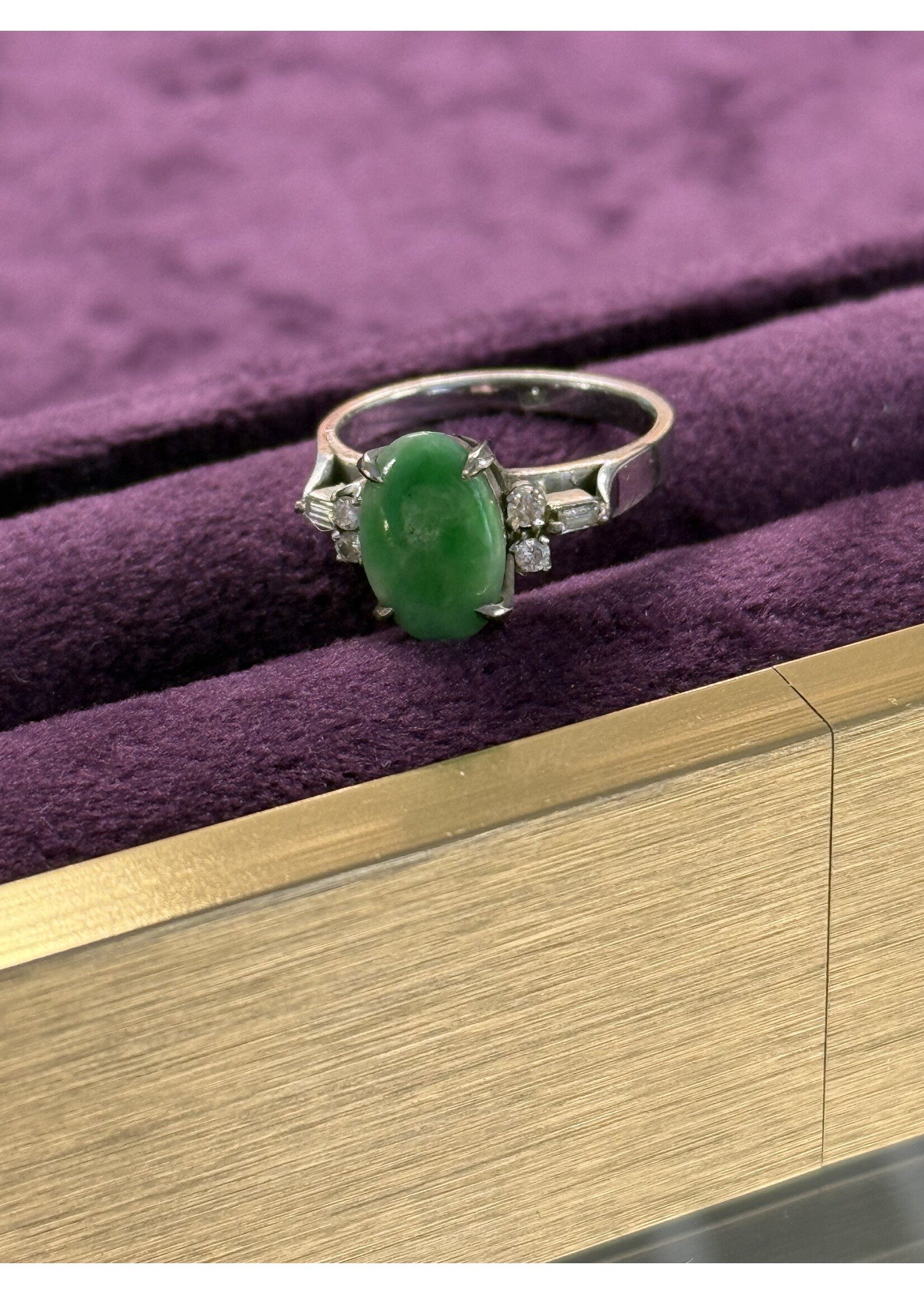 Vintage & Occasion Ring met groene steen en diamant