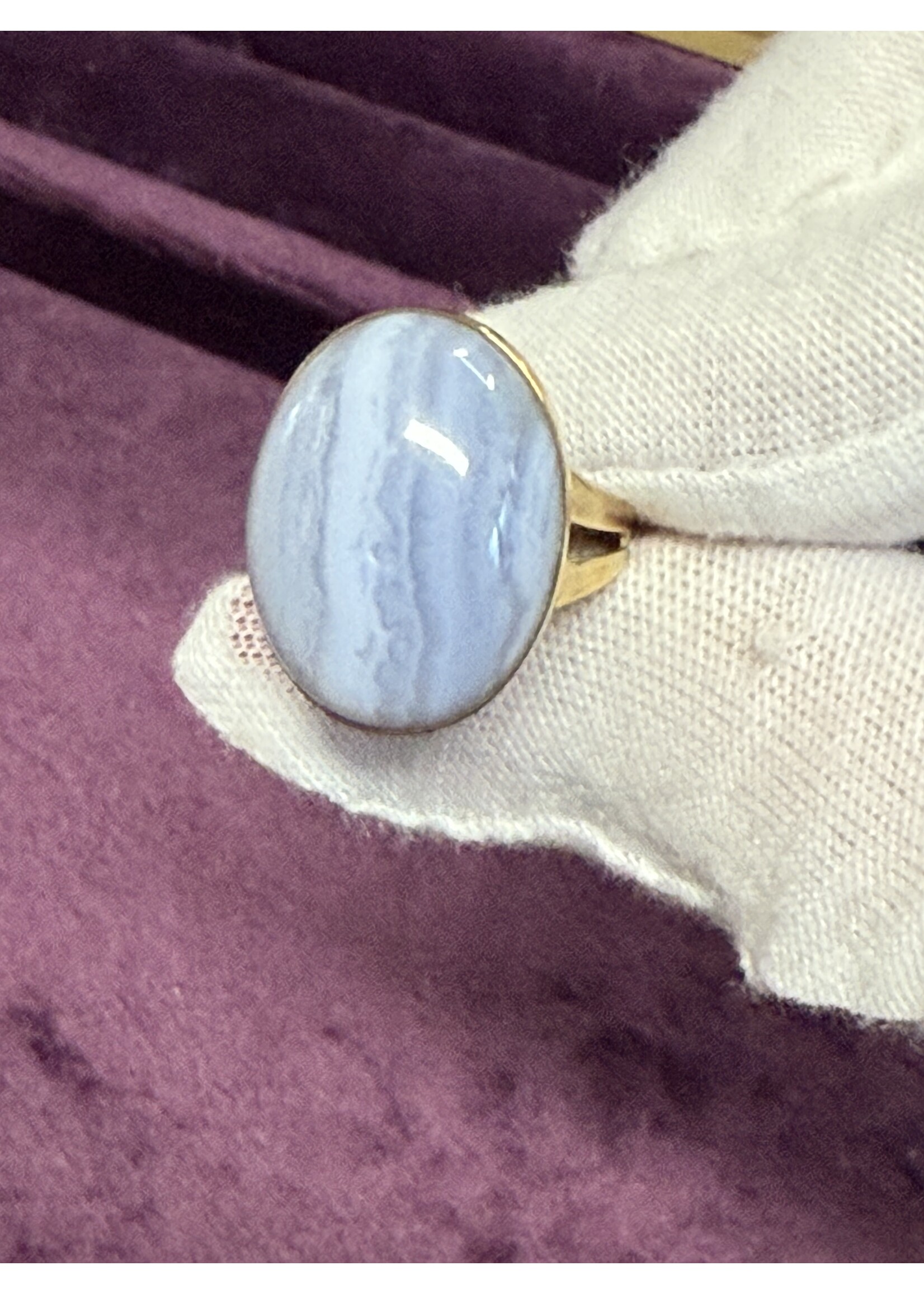 Vintage & Occasion Geelgouden ring met chaladon - maat