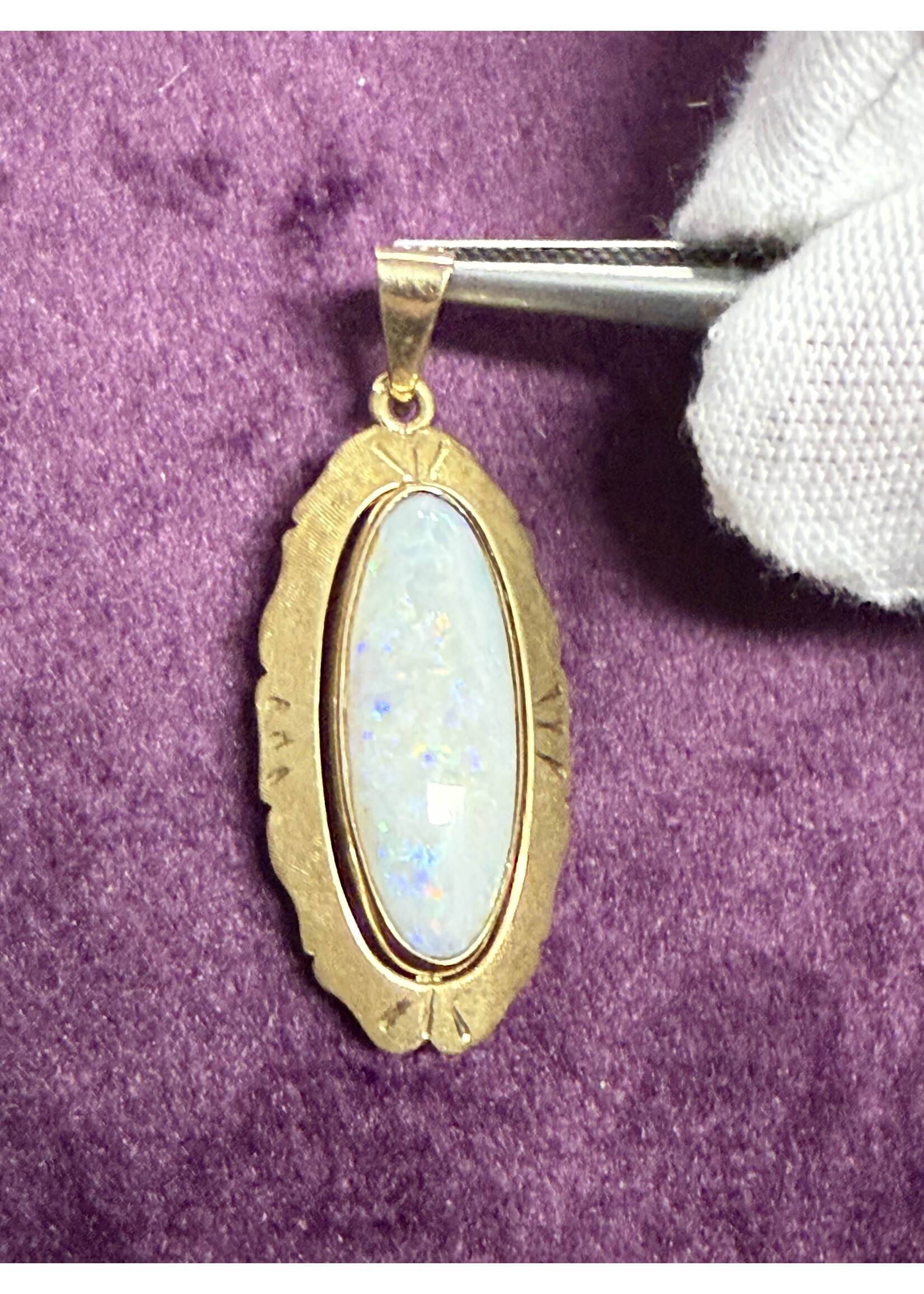 Vintage & Occasion Geelgouden 14 k hanger opaal