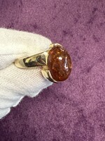 Geelgouden 14 k  ring met barnsteen - maat 17