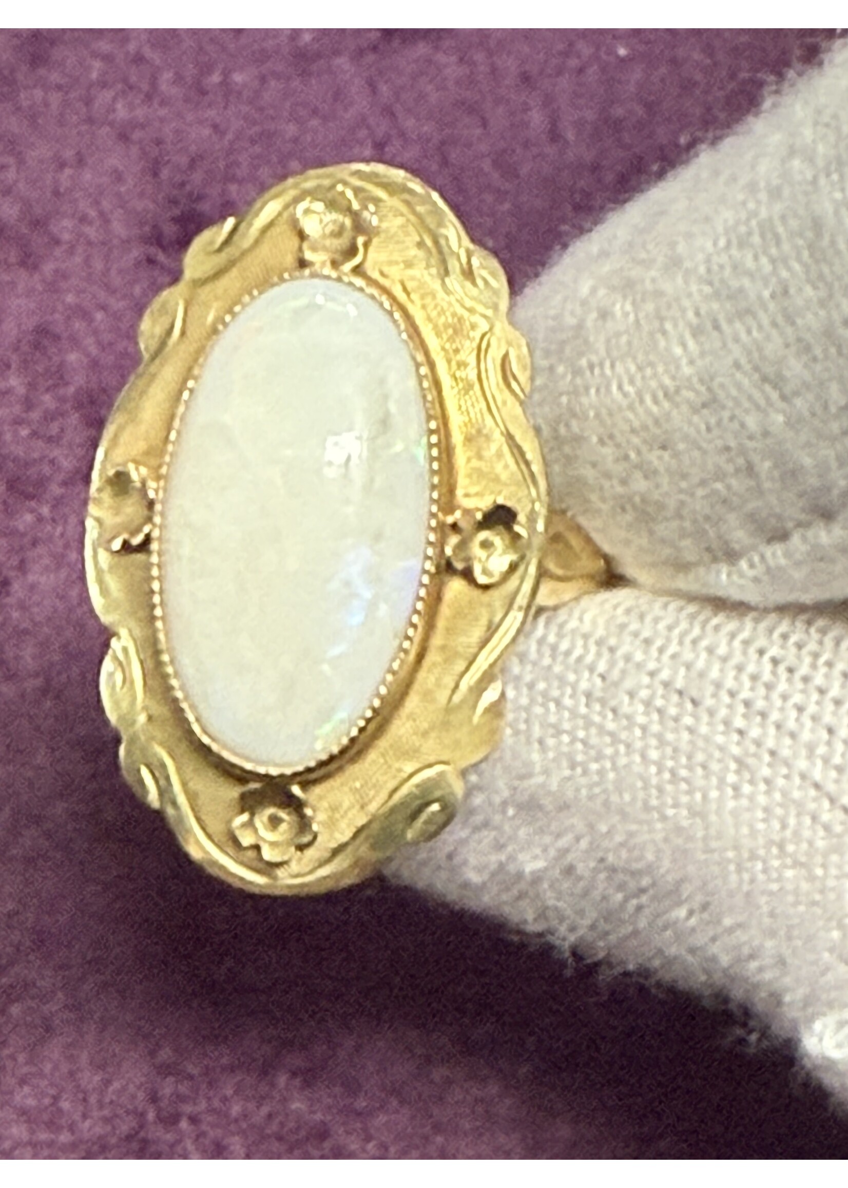 Vintage & Occasion Geelgouden 14k vintage  ring met opaal - maat 17