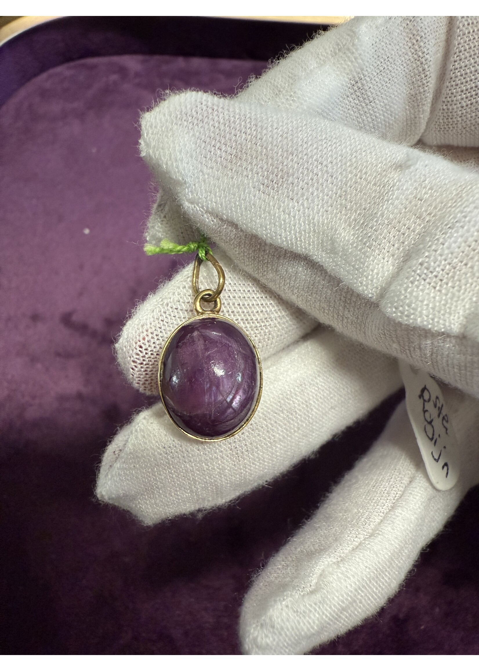 Vintage & Occasion Geelgouden ganger met ster robijn