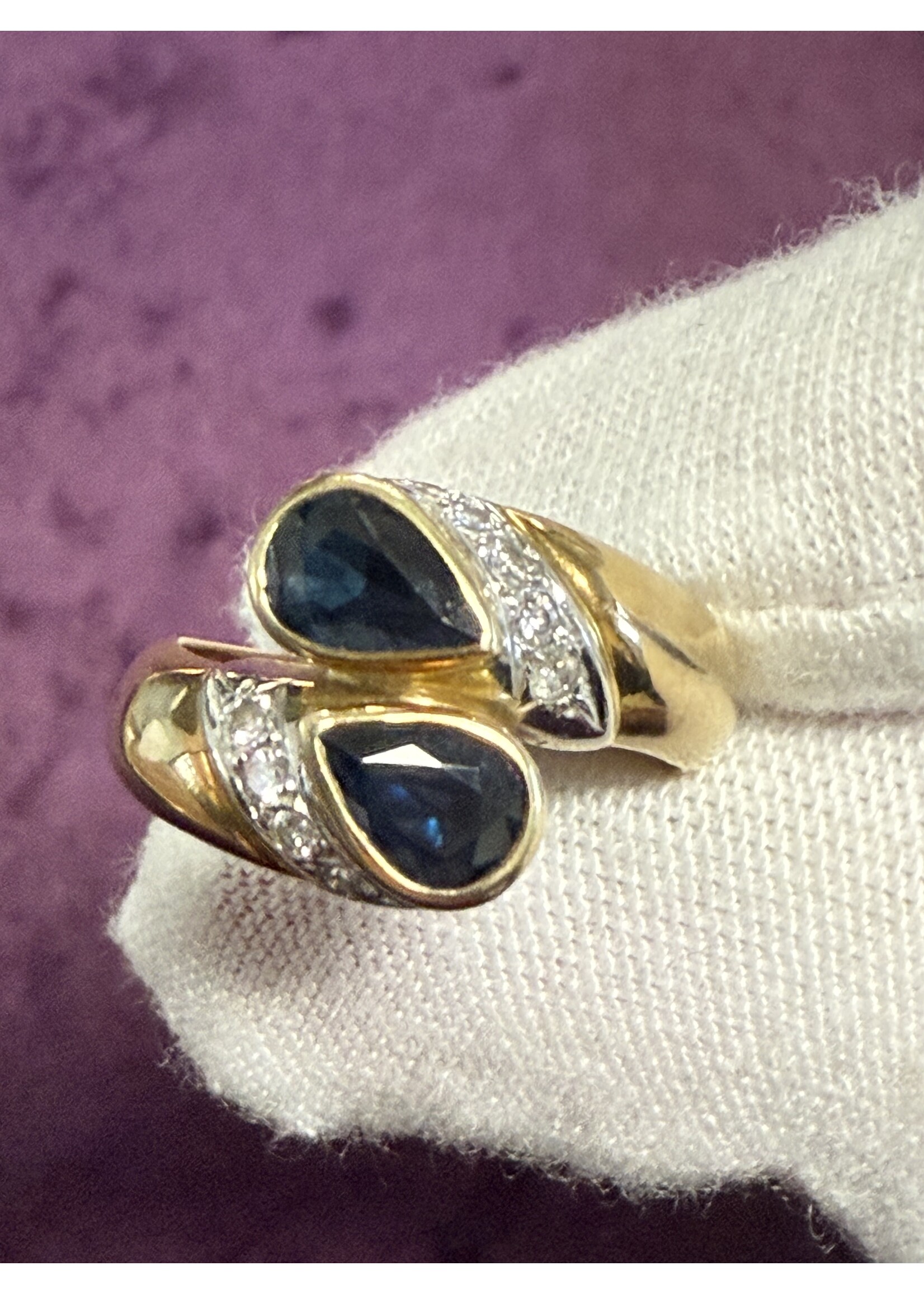 Vintage & Occasion Geelgouden art deco ring met briljant en saffier - maat 15.75