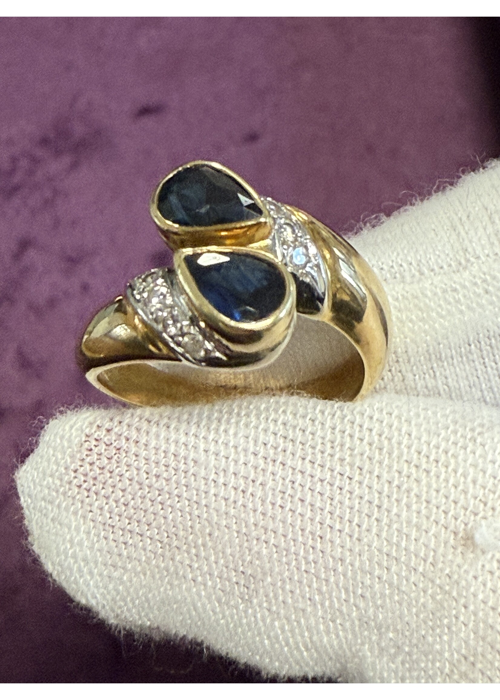 Vintage & Occasion Geelgouden art deco ring met briljant en saffier - maat 15.75