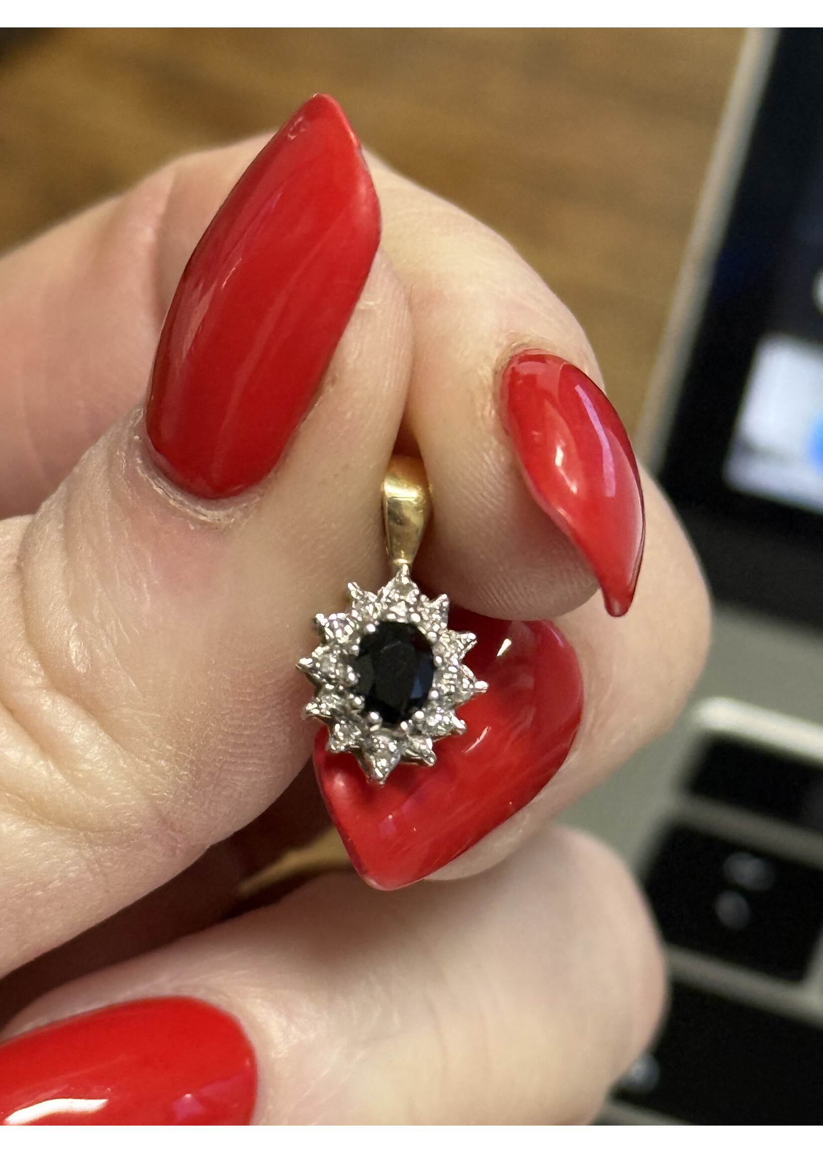 Vintage & Occasion Geelgouden hanger model lady di met diamant en saffier