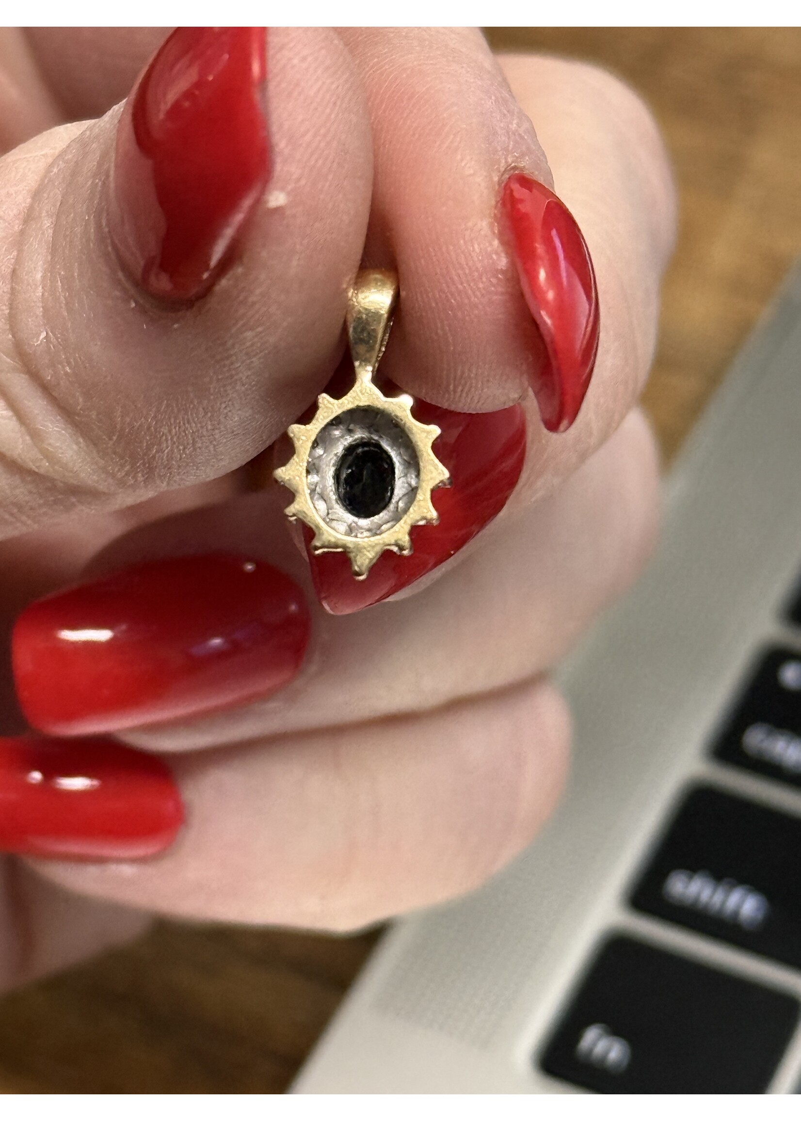 Vintage & Occasion Geelgouden hanger model lady di met diamant en saffier