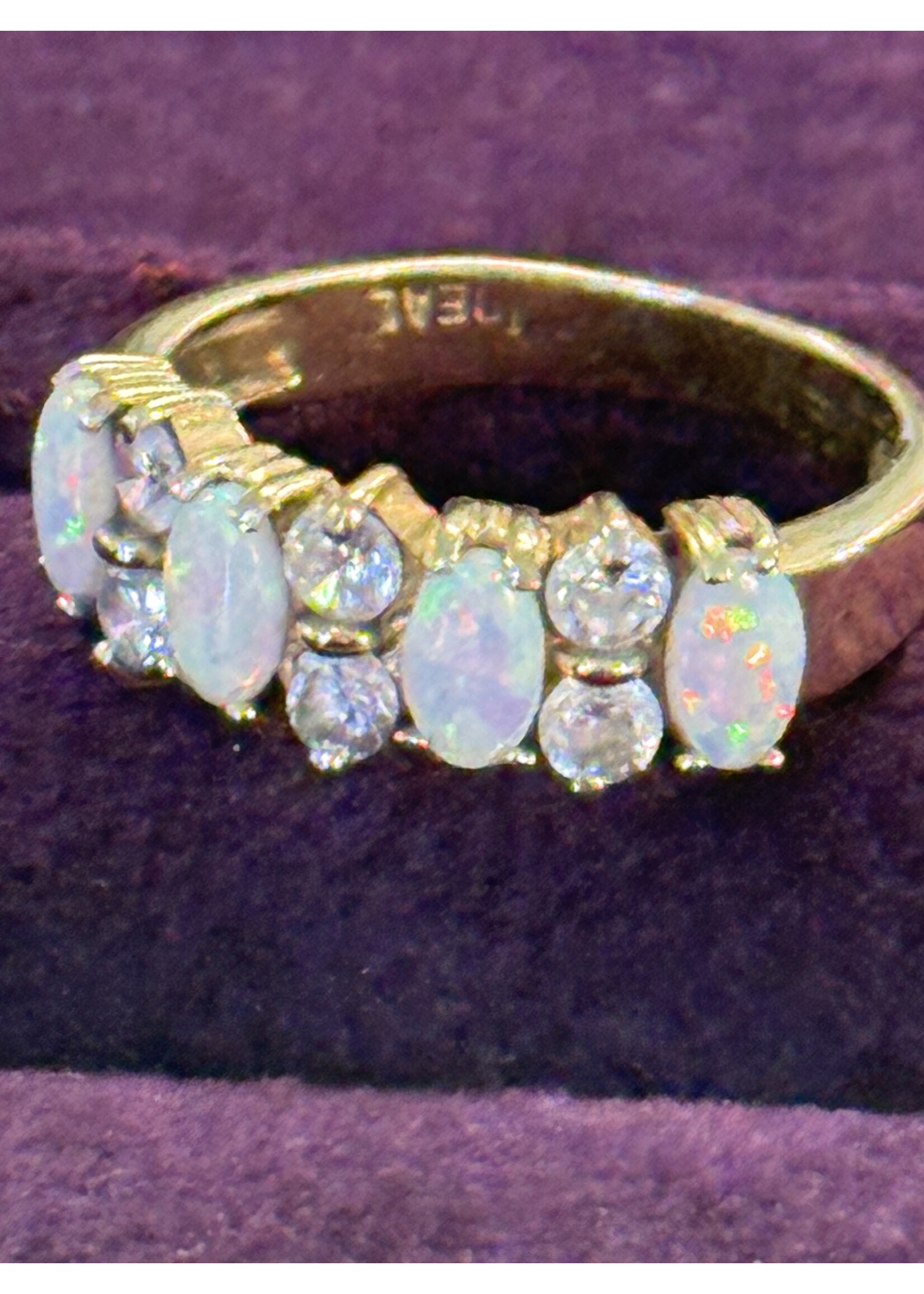 Vintage & Occasion Geelgouden ring met opaal en zirkonia - maat 17.5