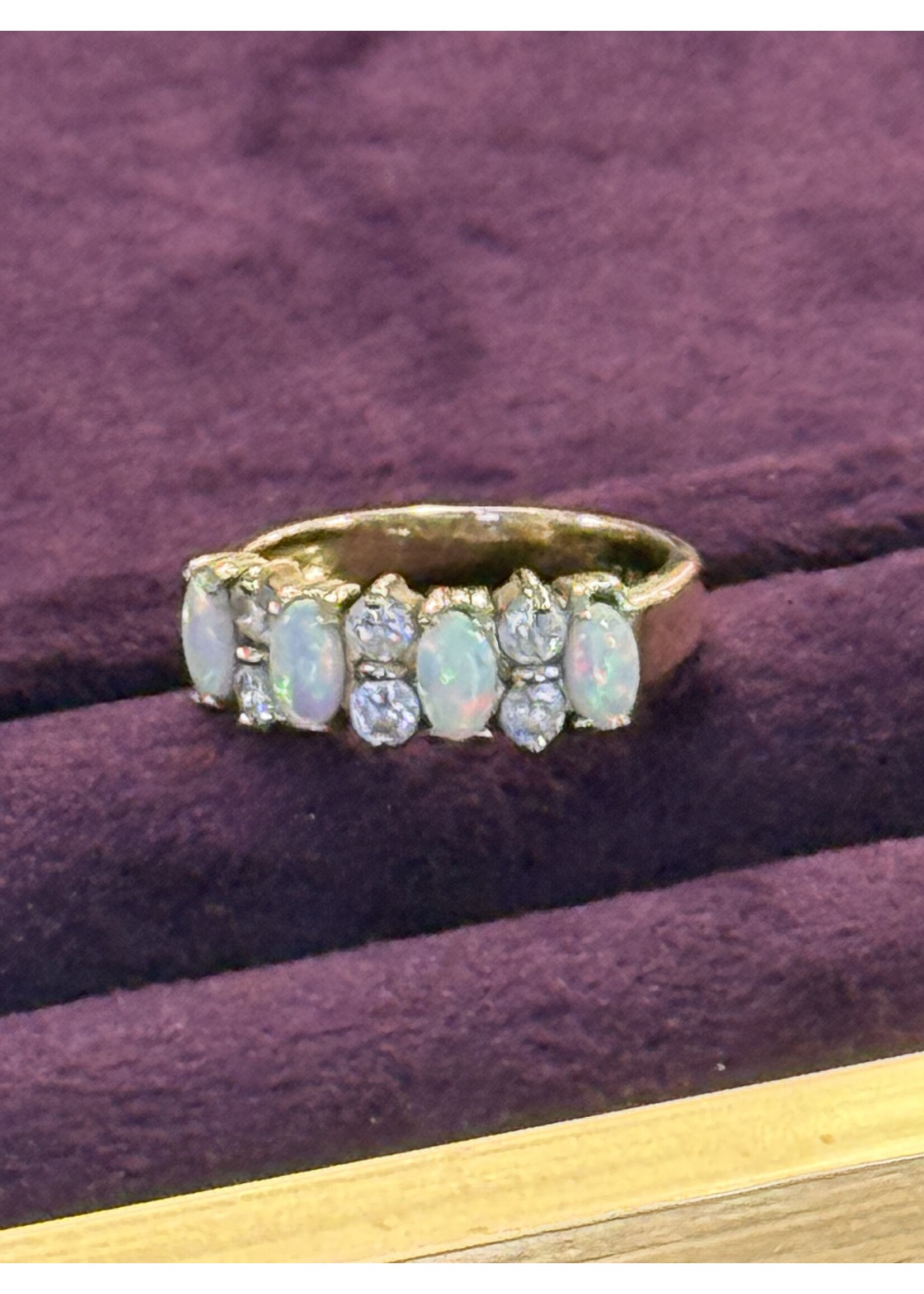 Vintage & Occasion Geelgouden ring met opaal en zirkonia - maat 17.5