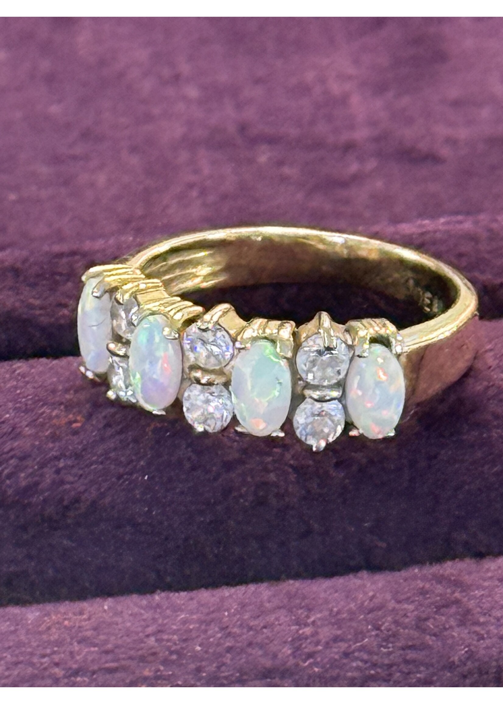 Vintage & Occasion Geelgouden ring met opaal en zirkonia - maat 17.5