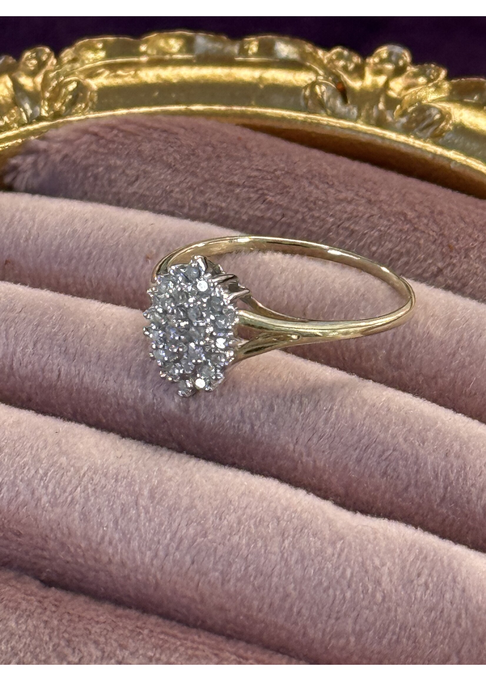 Vintage & Occasion Geelgouden ring 14k met briljant geslepen in ovale rozet - maat 18.25
