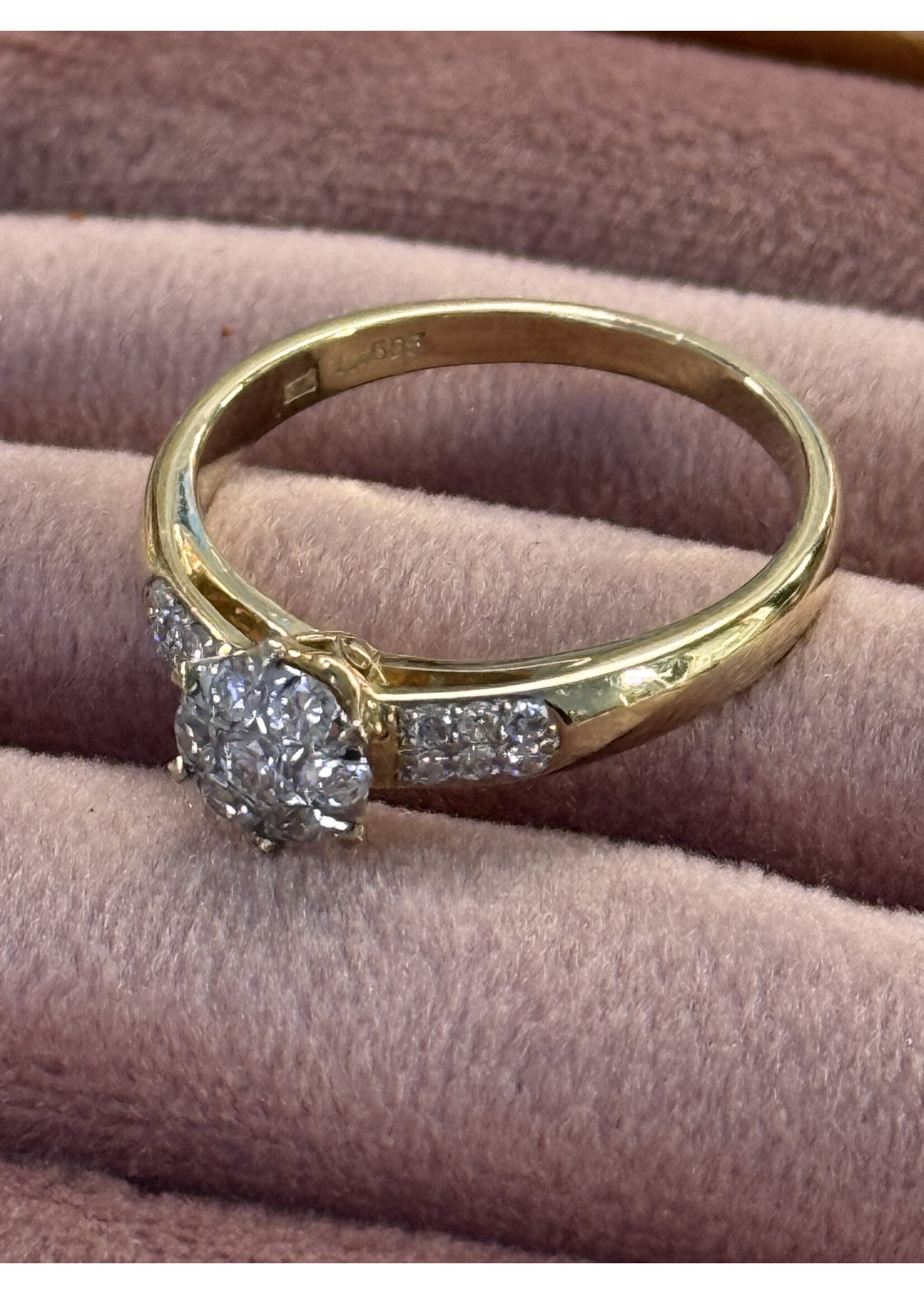 Vintage & Occasion Geelgouden ring met briljant in illusie setting - maat 18.5