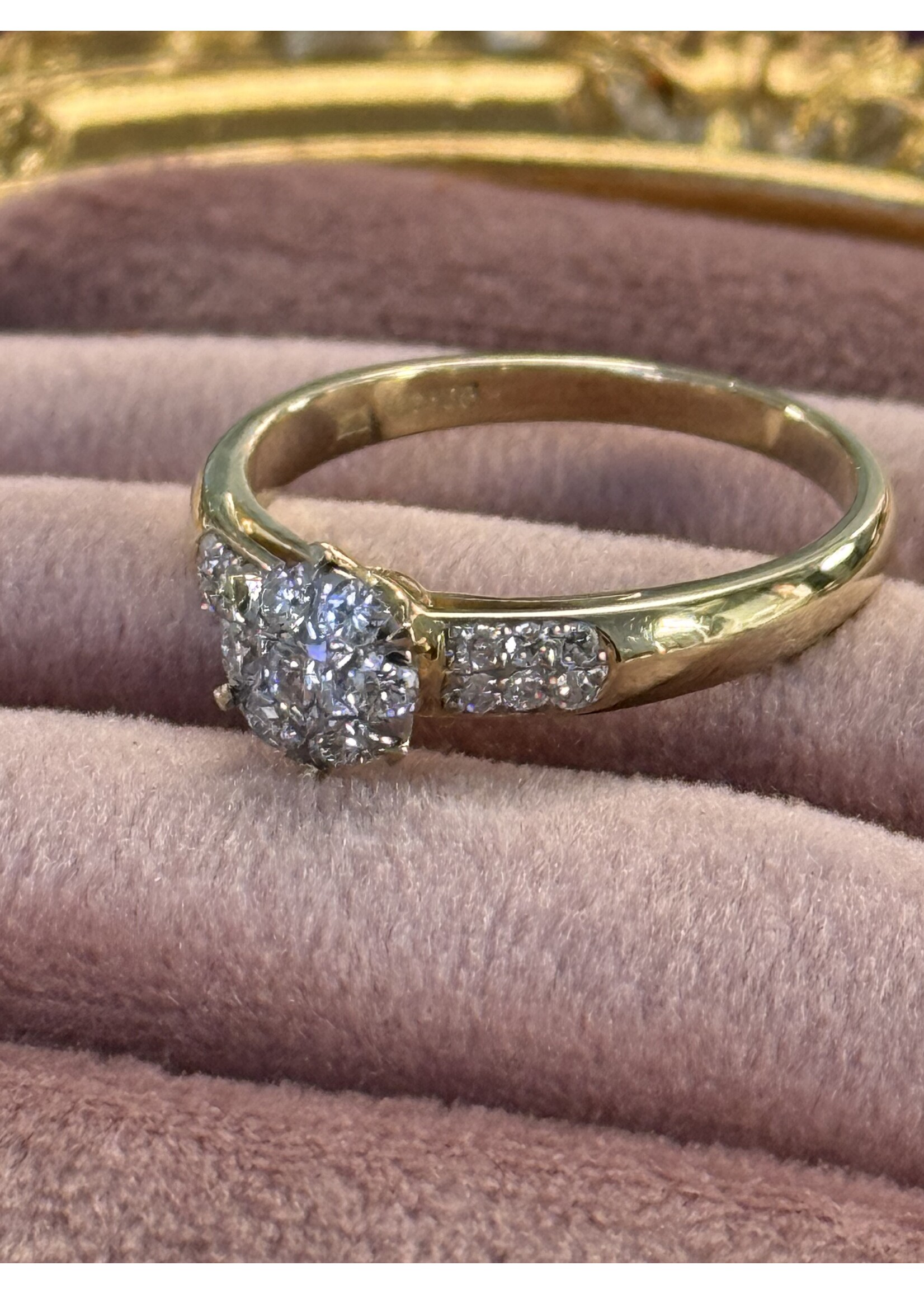 Vintage & Occasion Geelgouden ring met briljant in illusie setting - maat 18.5